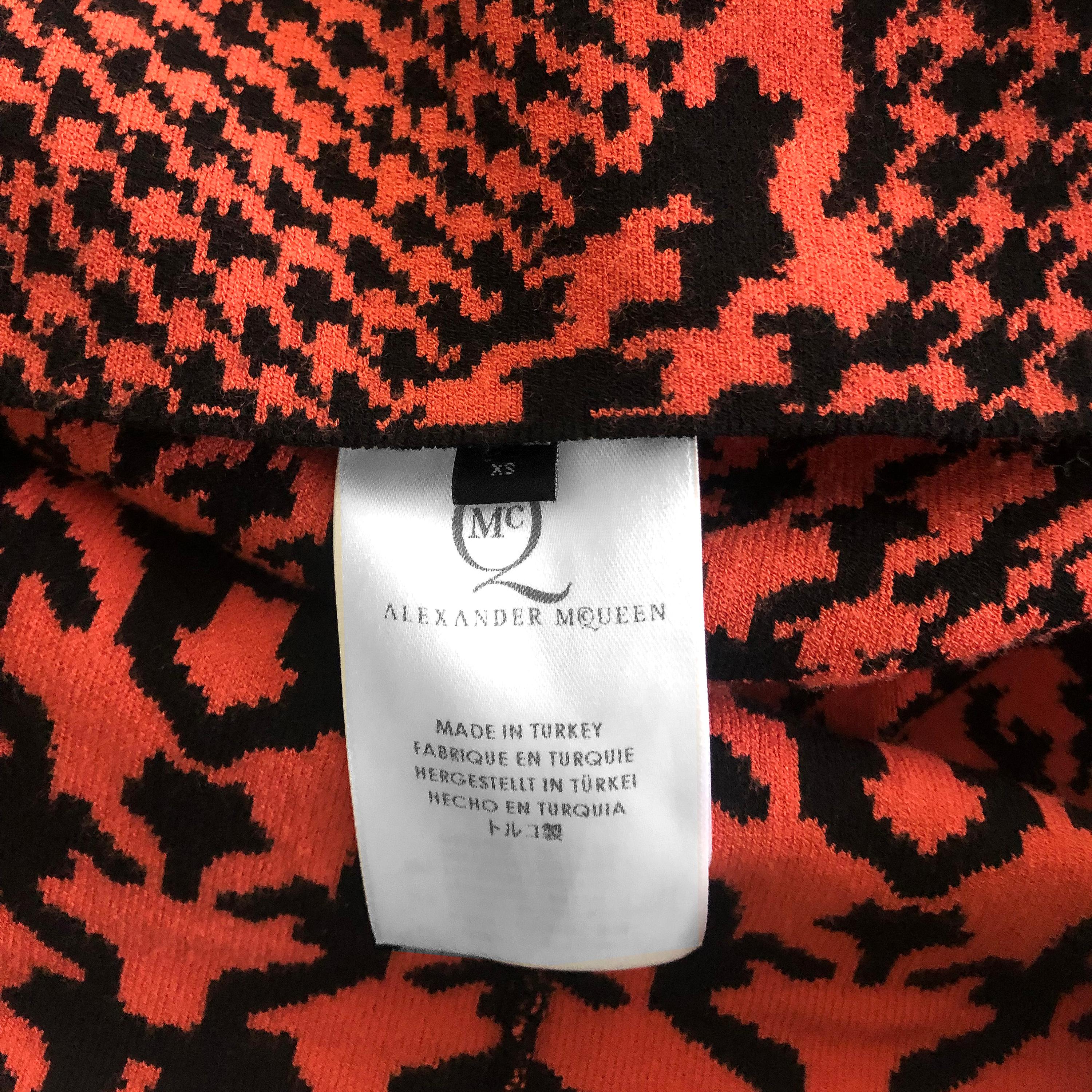Alexander McQueen Dress - Multi Dogtooth Knit - Burnt Orange + Black For Sale 4