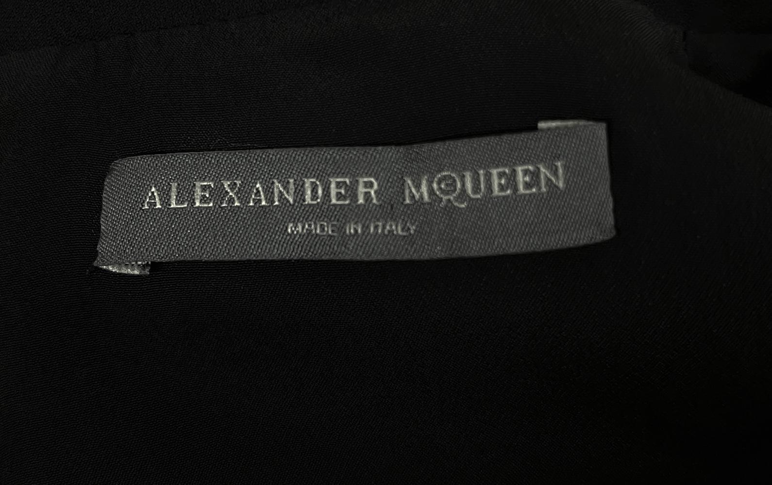Alexander McQueen Verschönertes Schwarzes Kleid im Angebot 8