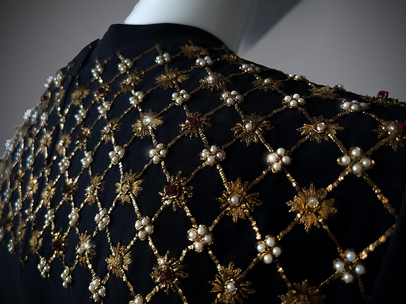 Alexander McQueen Verschönertes Schwarzes Kleid im Angebot 5