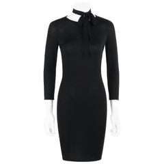 Alexander McQueen A/I 2004 - Vestito a maniche lunghe in maglia nera, drappeggiato e con cravatta aperta sul retro