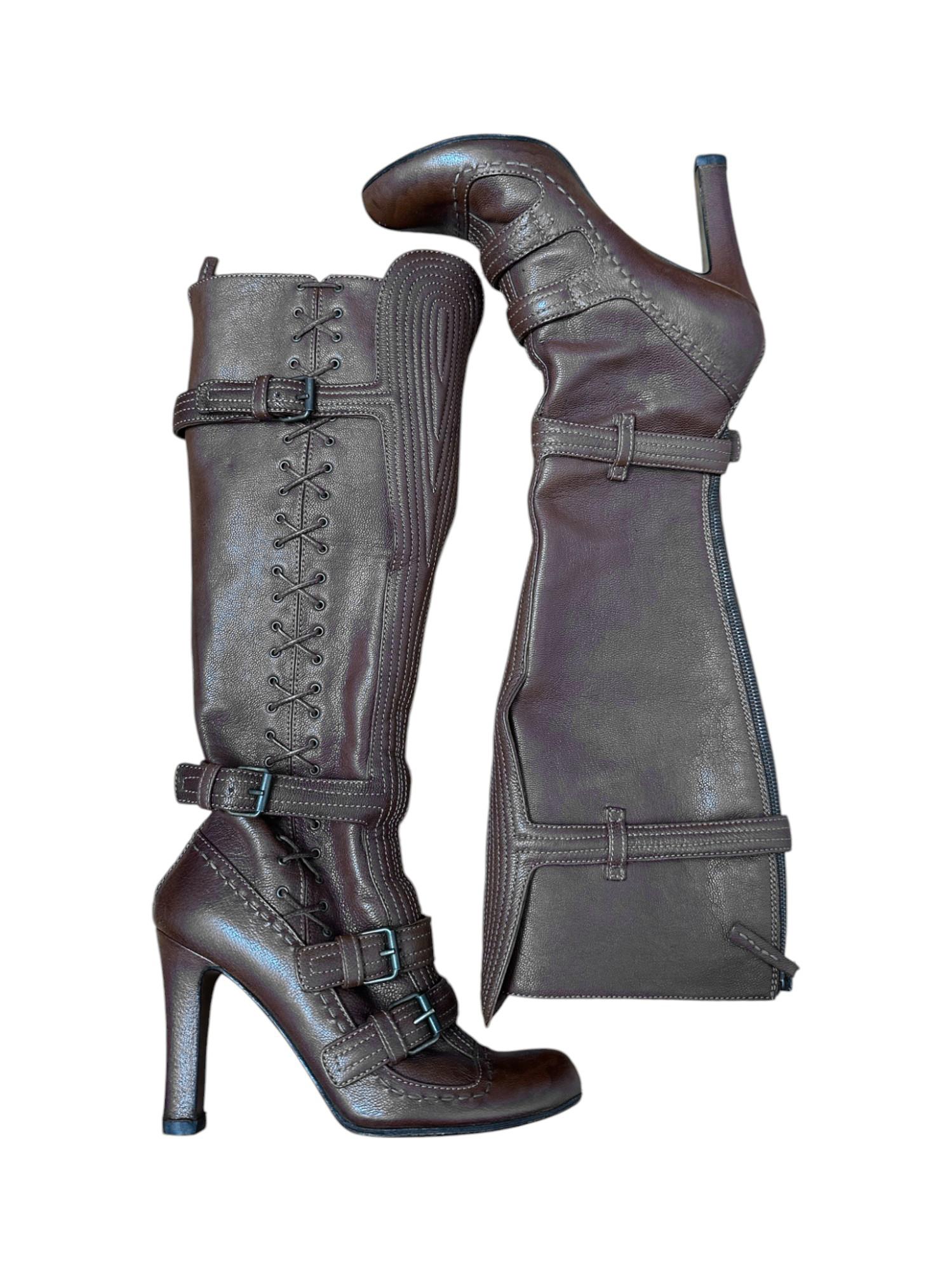 Botas de piel marrón con cordones Alexander McQueen F/W 2006 Gray en venta