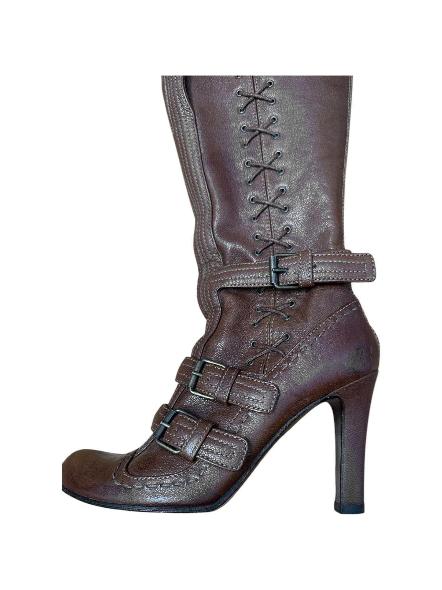 De las mujeres Botas de piel marrón con cordones Alexander McQueen F/W 2006 en venta