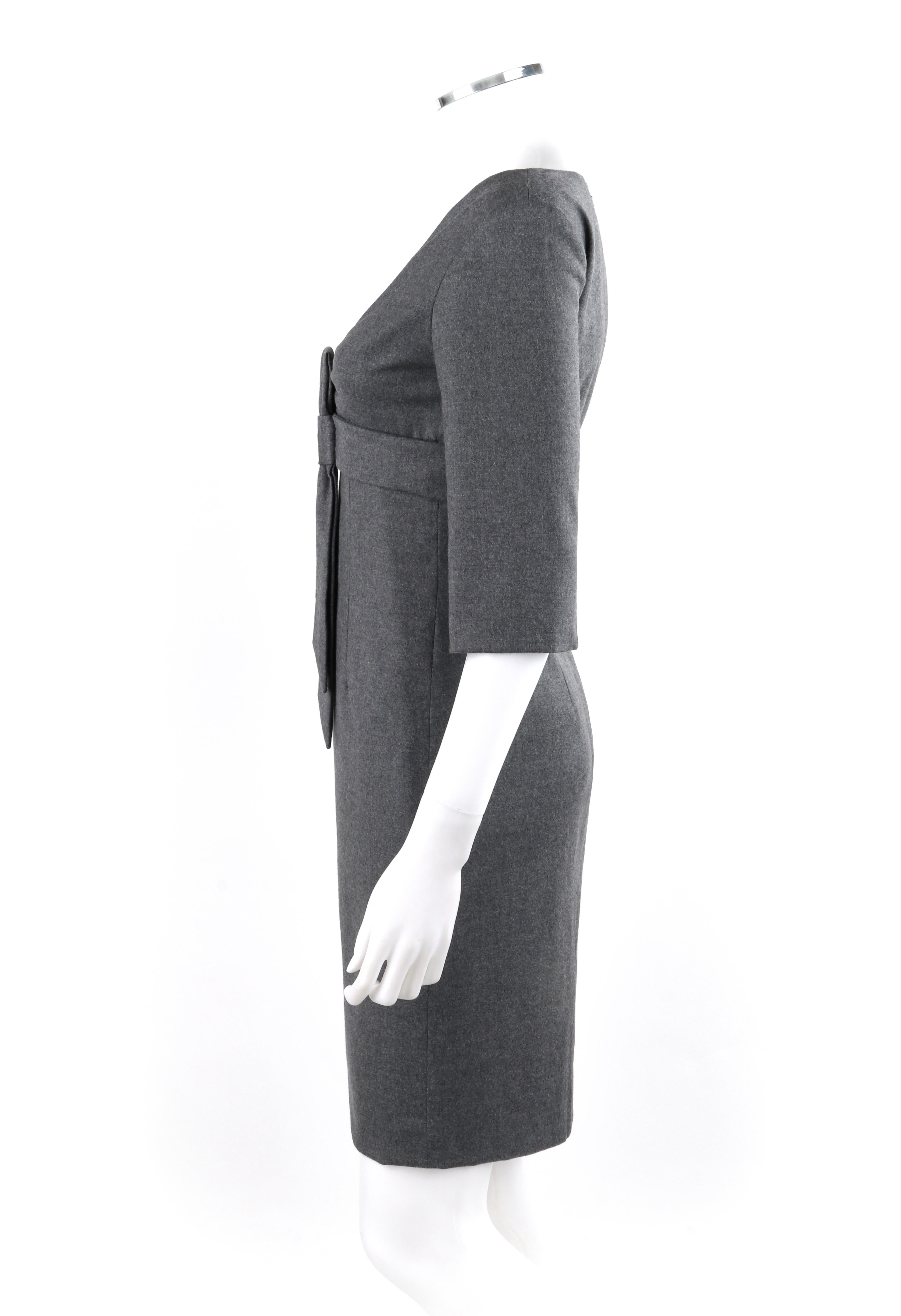 ALEXANDER McQUEEN F/W 2006 “Widows Of Culloden” Gray Bow Empire Sheath Dress For Sale 2
