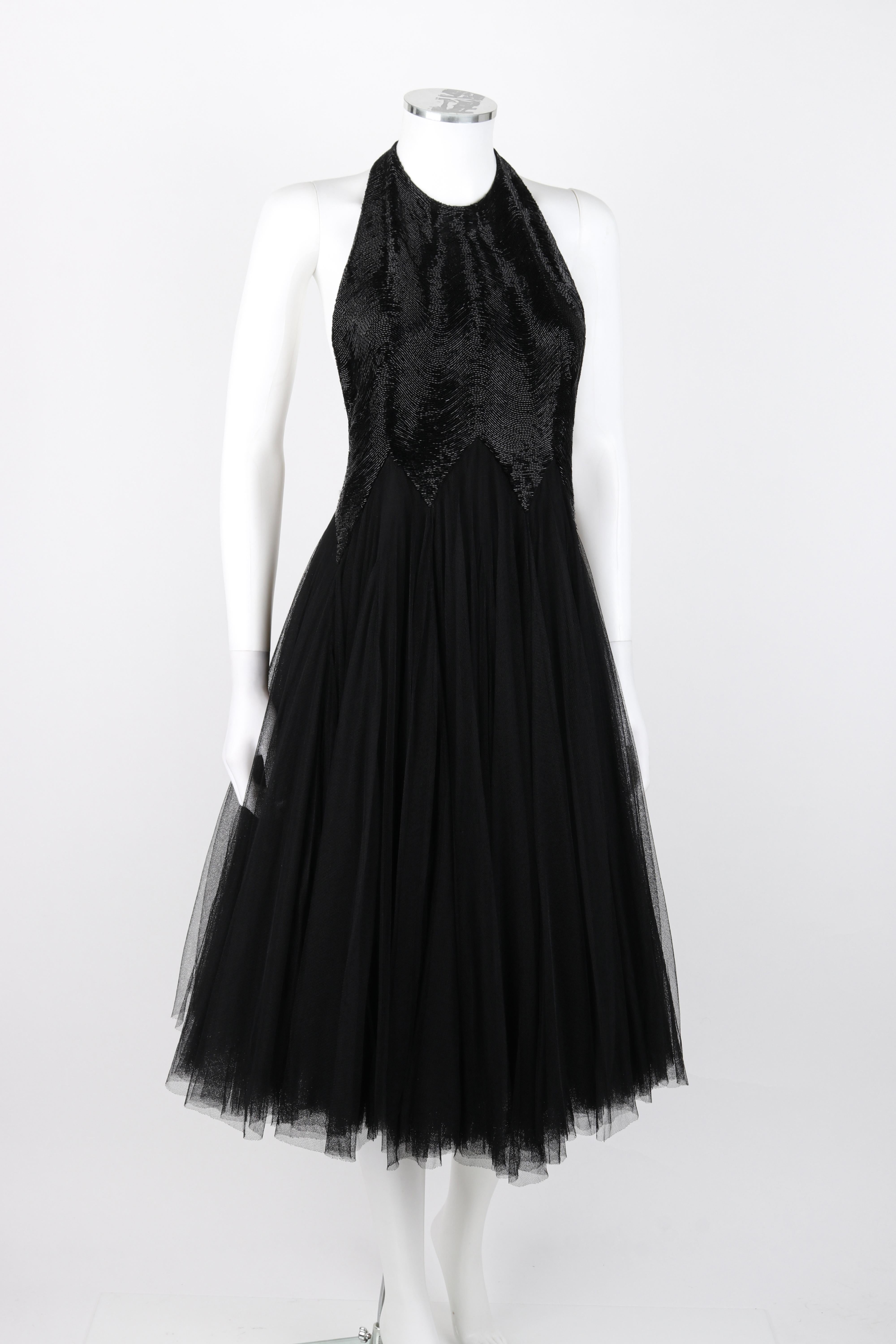 ALEXANDER McQUEEN F/H 2007 - Robe dos nu perlé en tulle superposé noir

Marque / Fabricant : Alexander McQueen
Circa : 2007
Designer : Alexander McQueen
Style : Robe midi dos nu
Couleur(s) : Nuances de noir
Doublée : Oui
Contenu du tissu marqué :