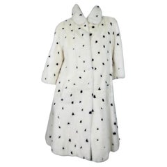 Alexander McQueen - Manteau noir en fourrure de vison blanc, défilé A/H 2008, taille IT 40 - US 4/6