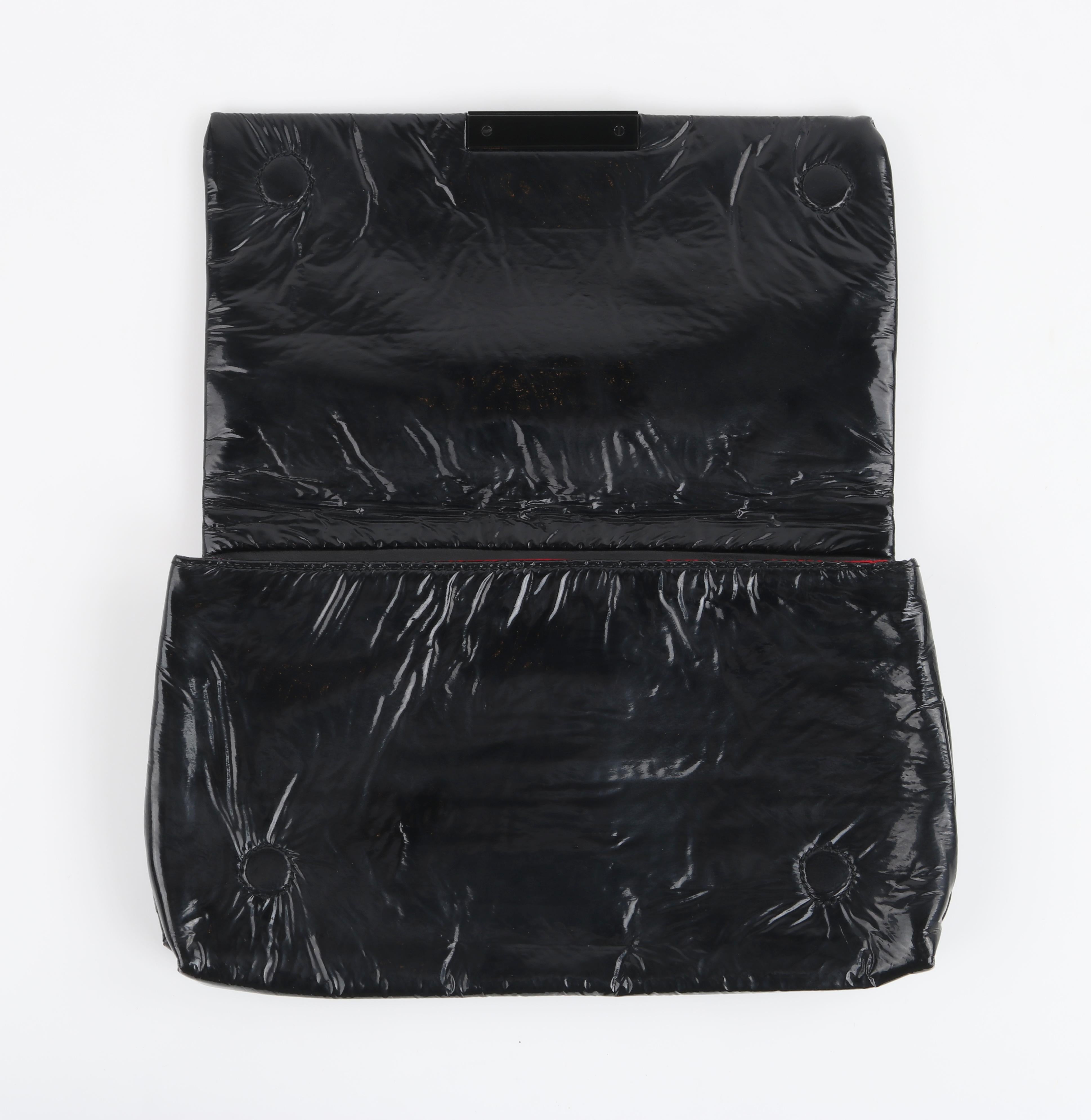 Nero Alexander McQueen A/I 2009 - Pochette grande in vernice nera stropicciata in vendita