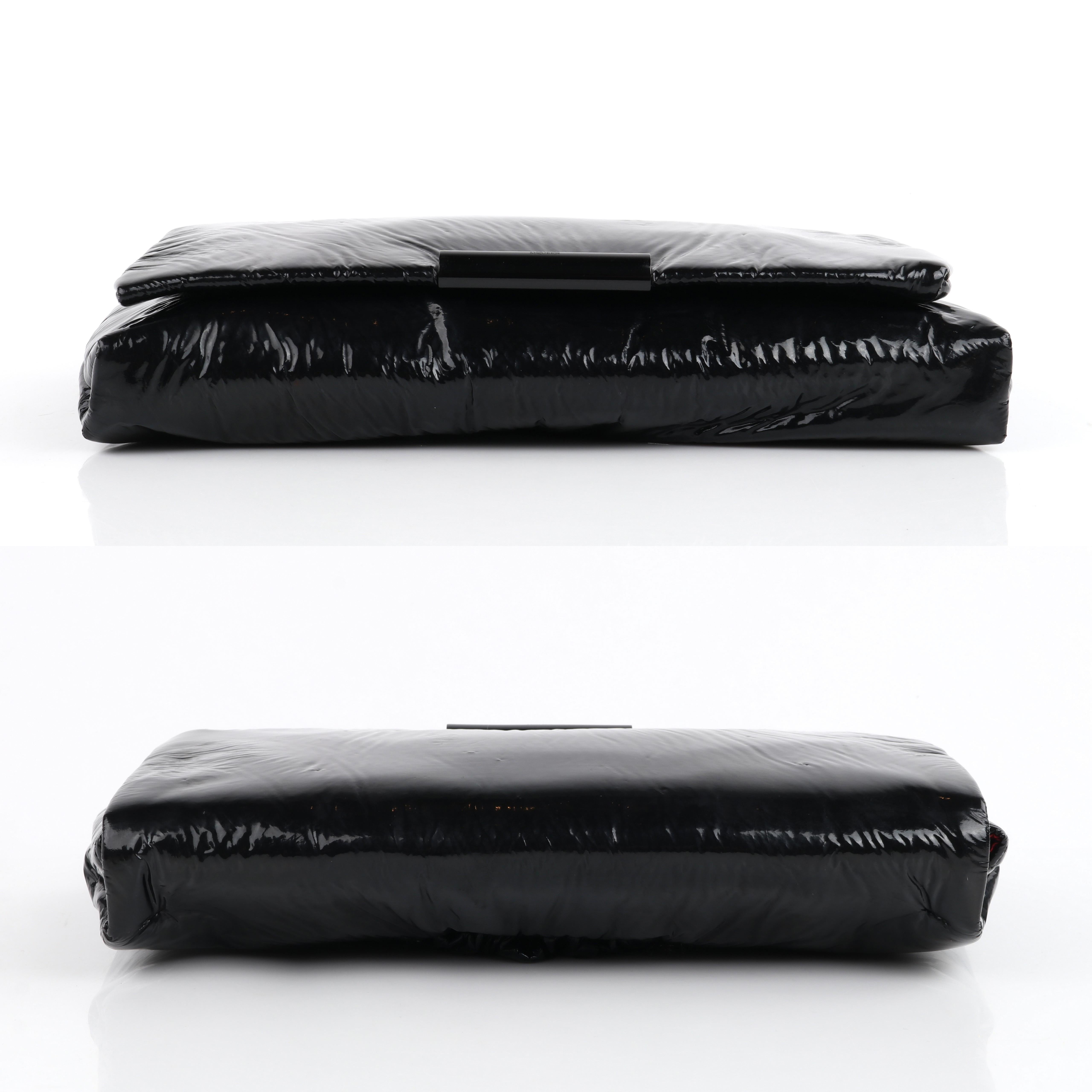 Alexander McQueen A/I 2009 - Pochette grande in vernice nera stropicciata in vendita 3