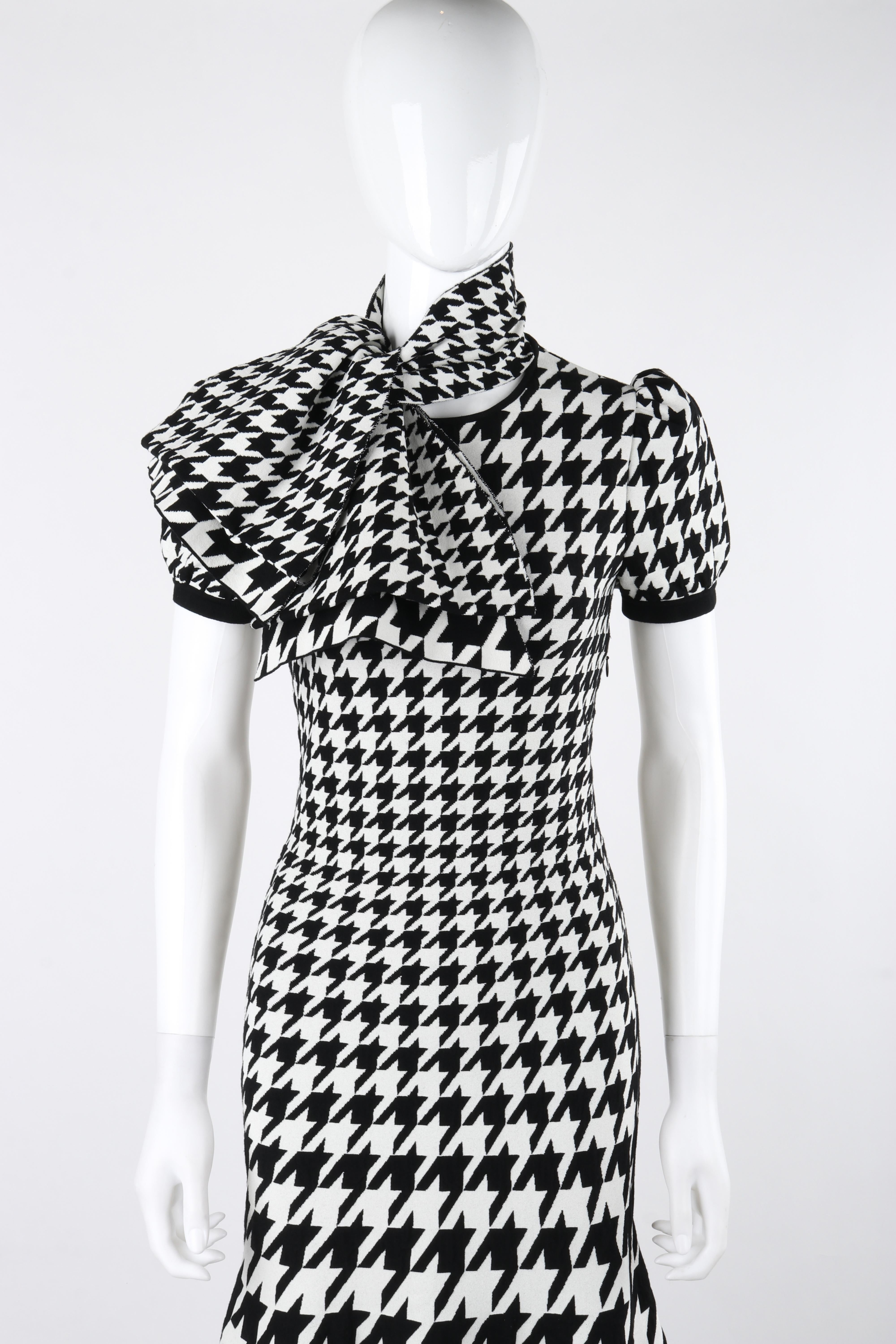 Alexander McQueen F/W 2019 Black White Houndstooth Oversized Tie Neck Knit Dress In Good Condition In Thiensville, WI