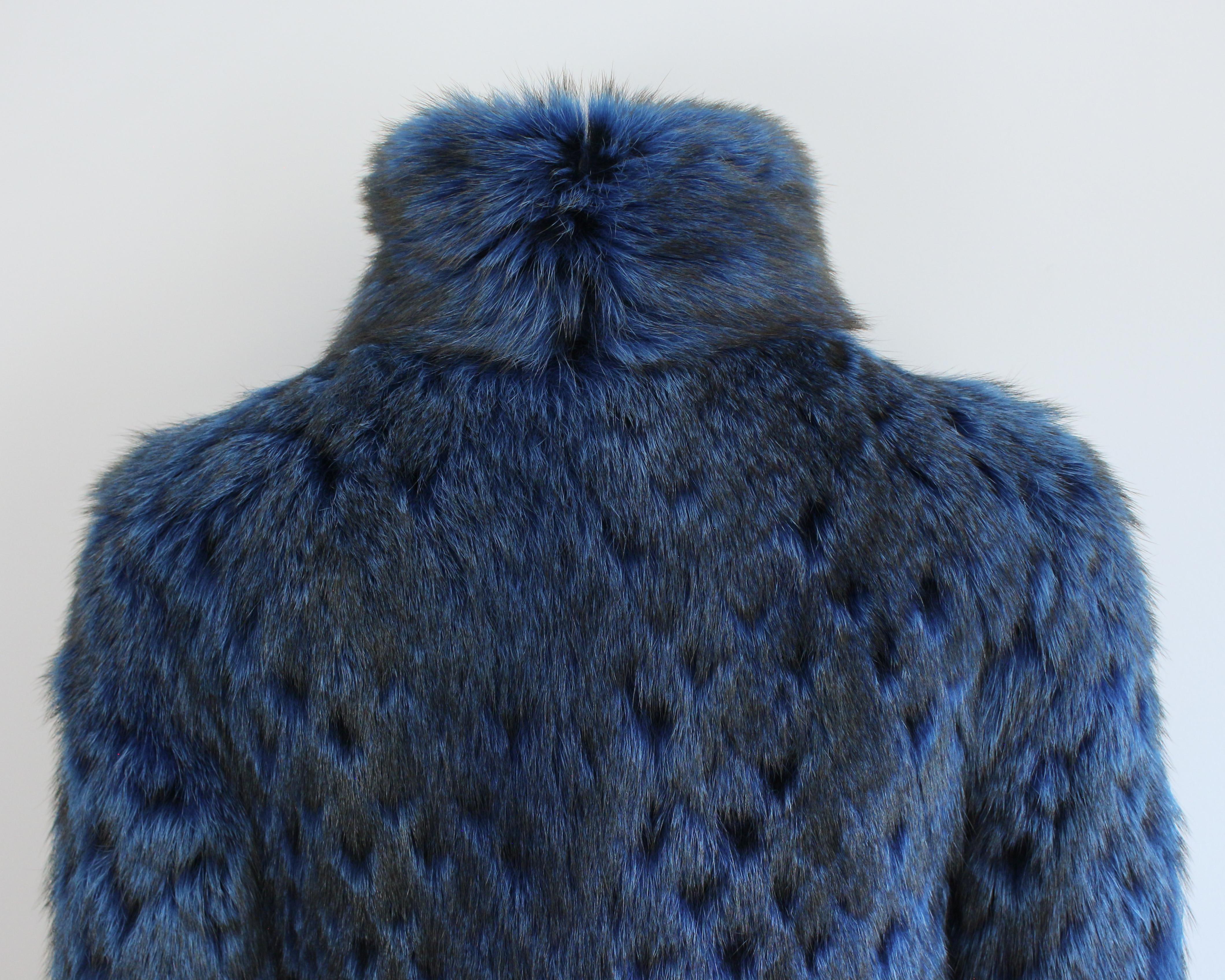 Alexander McQueen A/I07 'In memoria di Elizabeth Howe' Cappotto di pelliccia di marmotta blu in vendita 9