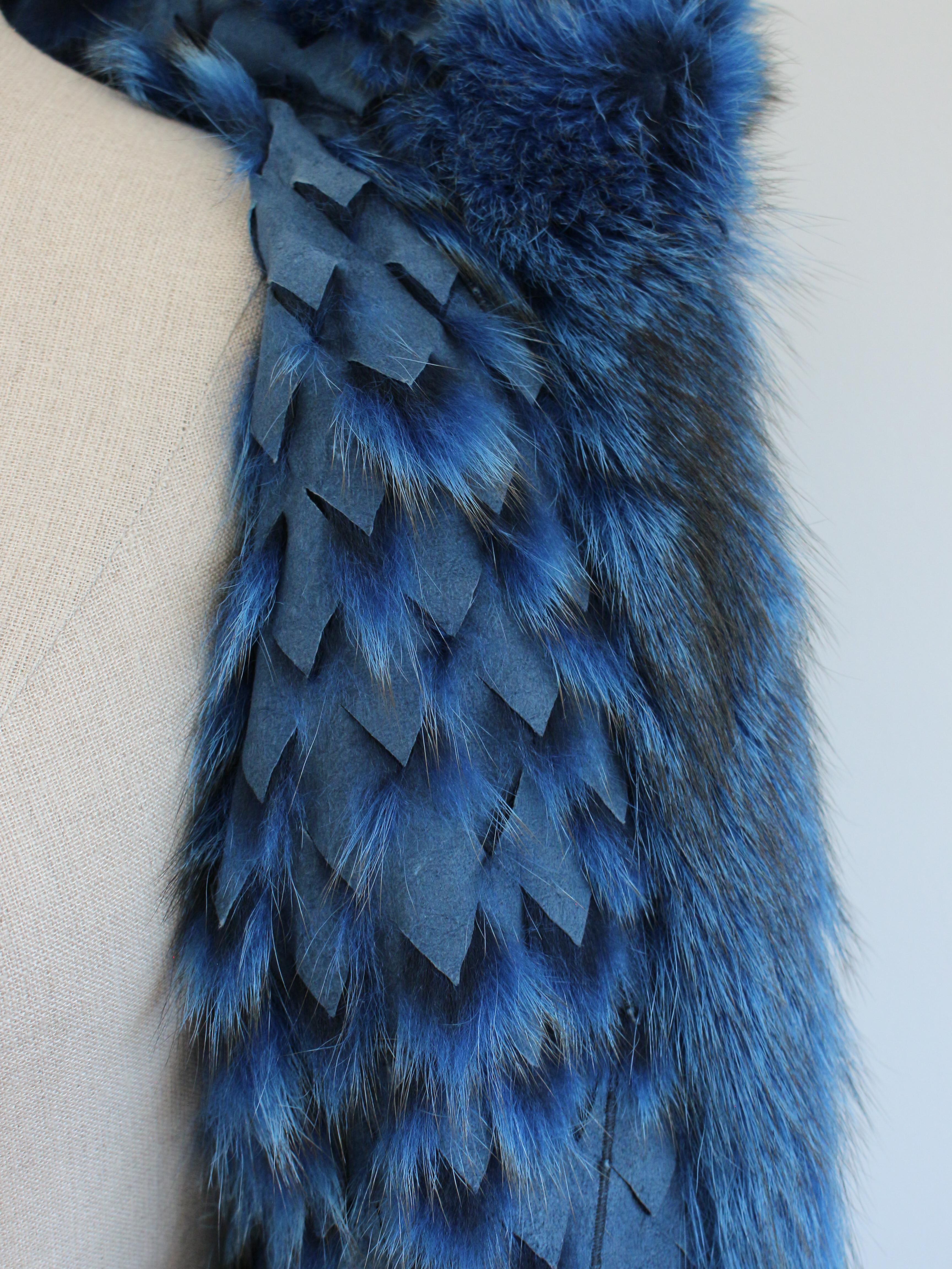 Alexander McQueen A/I07 'In memoria di Elizabeth Howe' Cappotto di pelliccia di marmotta blu in vendita 12