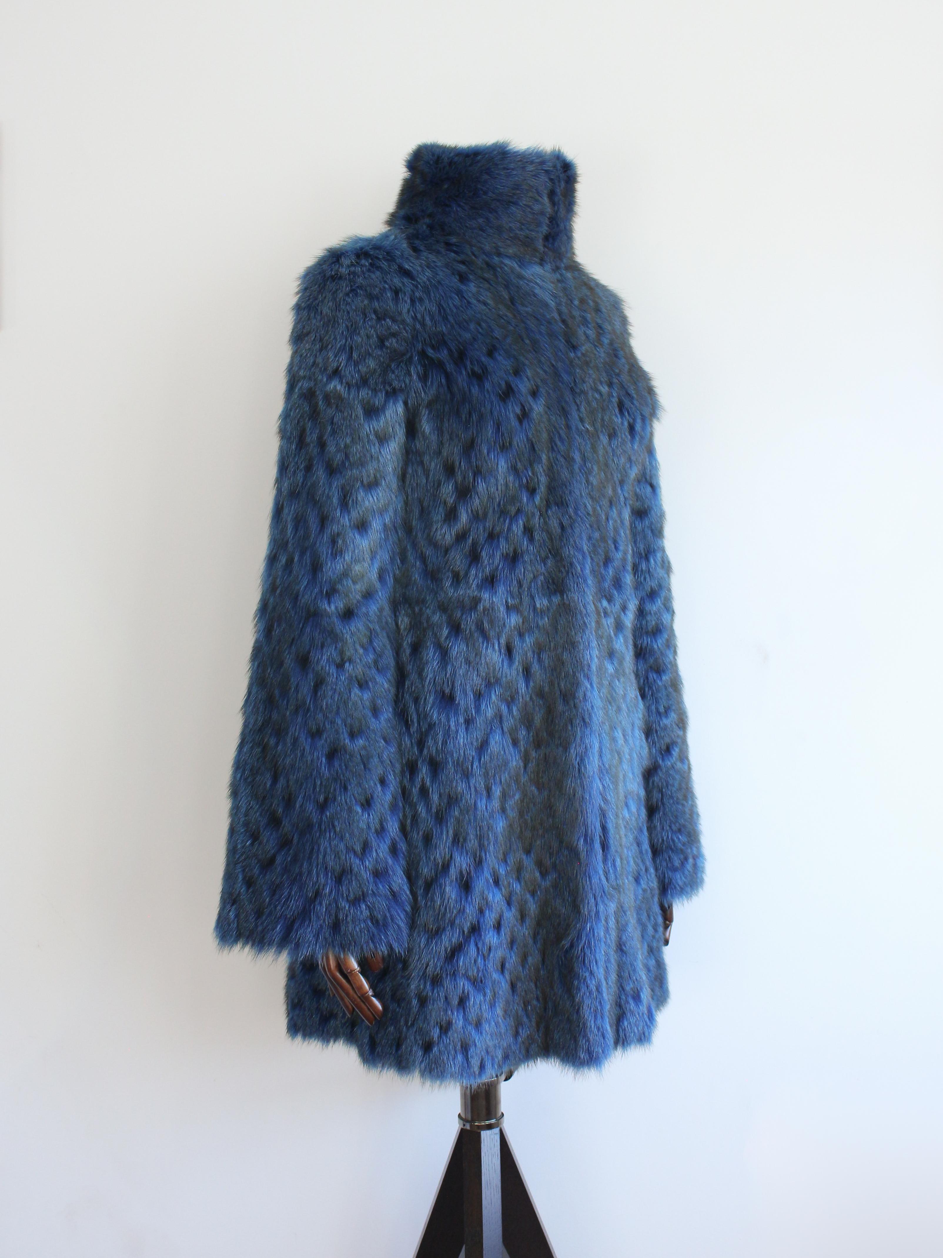 Donna Alexander McQueen A/I07 'In memoria di Elizabeth Howe' Cappotto di pelliccia di marmotta blu in vendita