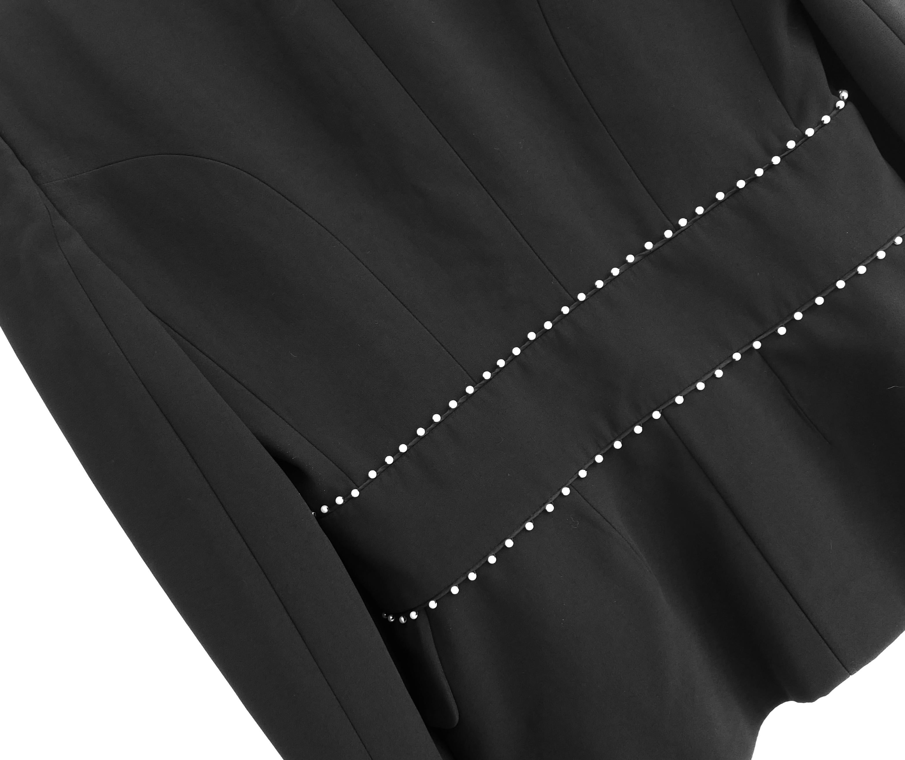 Alexander McQueen Otoño 2013 Chaqueta Blazer con adornos de perlas en venta 2