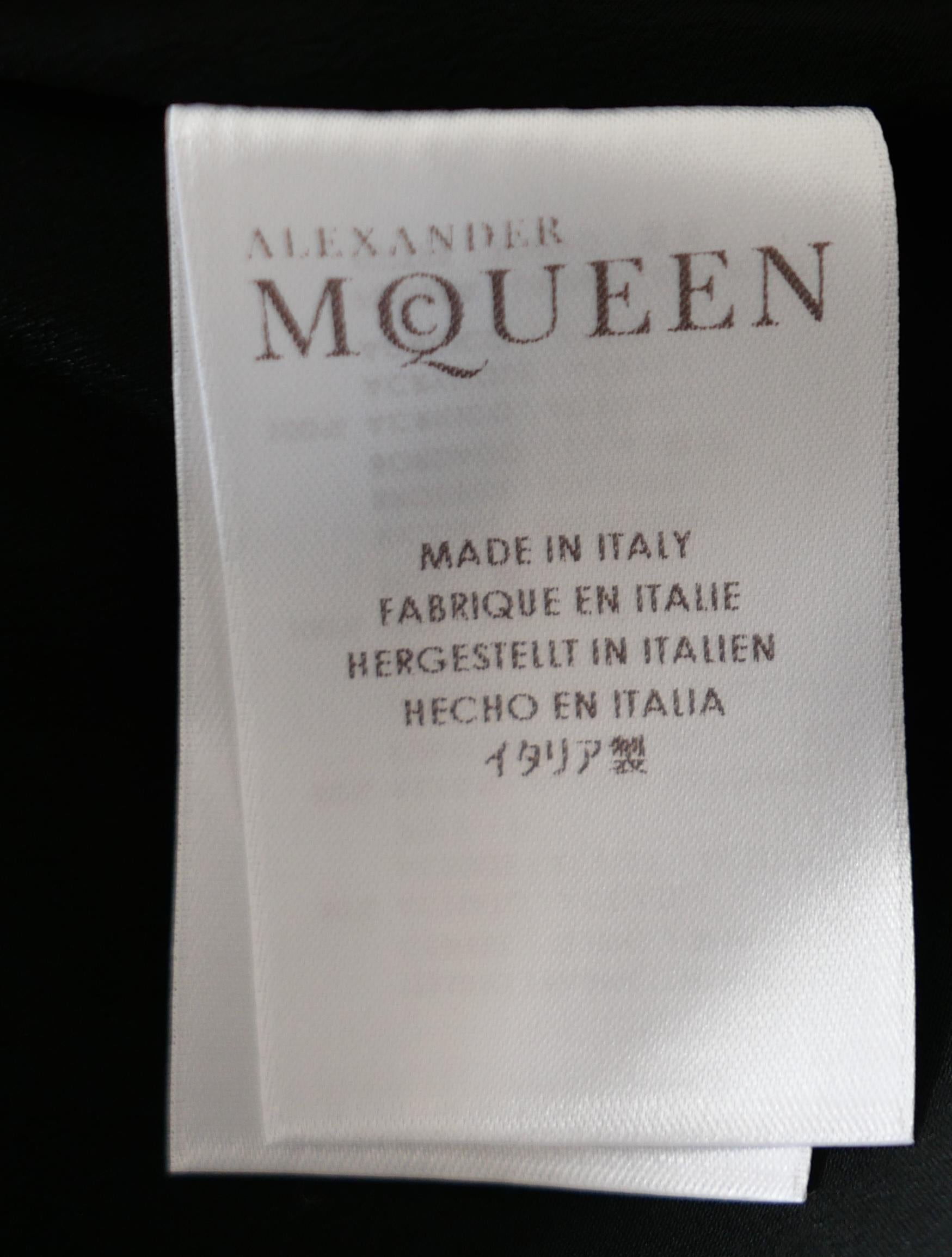 Falda con adornos de perlas Alexander McQueen Otoño 2013 en venta 1