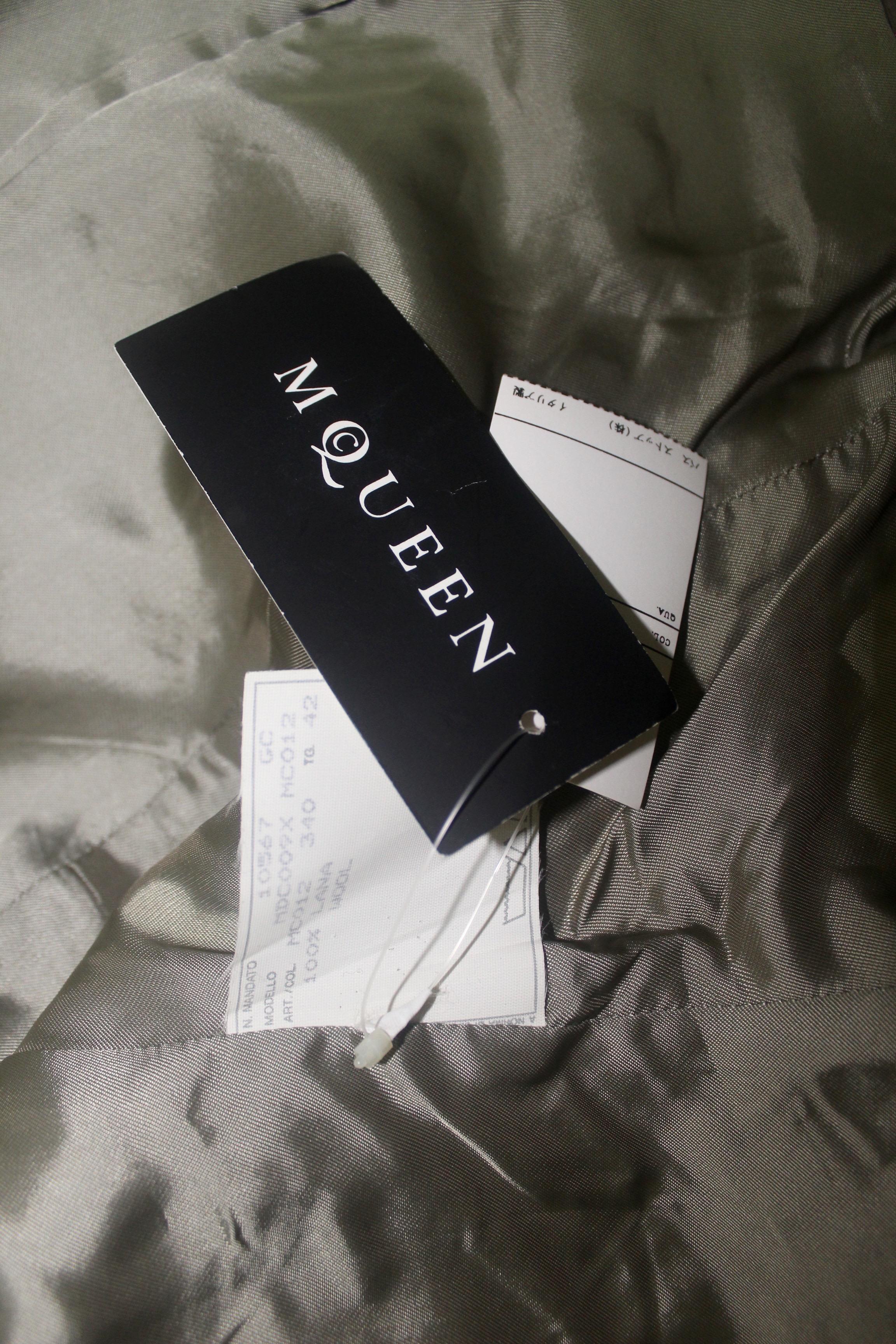 Alexander McQueen Herbst/Winter 2001 Militärische geflochtene Jacke, neu mit Etiketten im Angebot 10
