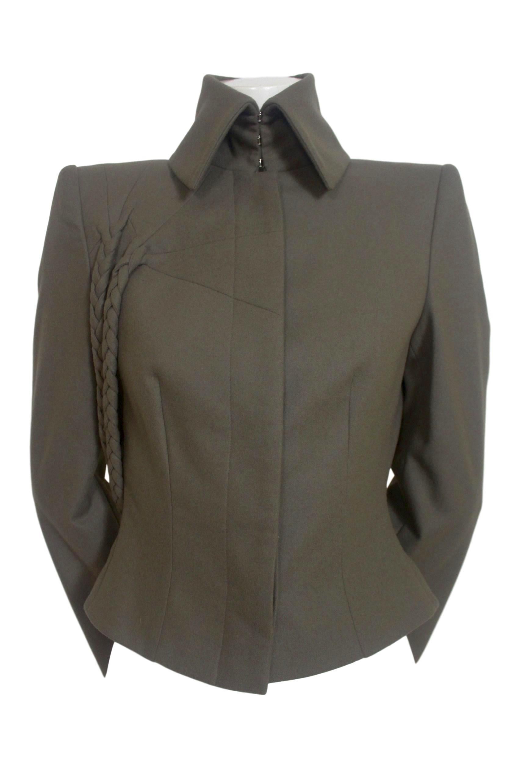 Alexander McQueen
2001 Herbst/Winter Militärische Flechtjacke
Neu Ungetragen mit Tags
Größe 42
Look Nummer 2 auf dem Laufsteg