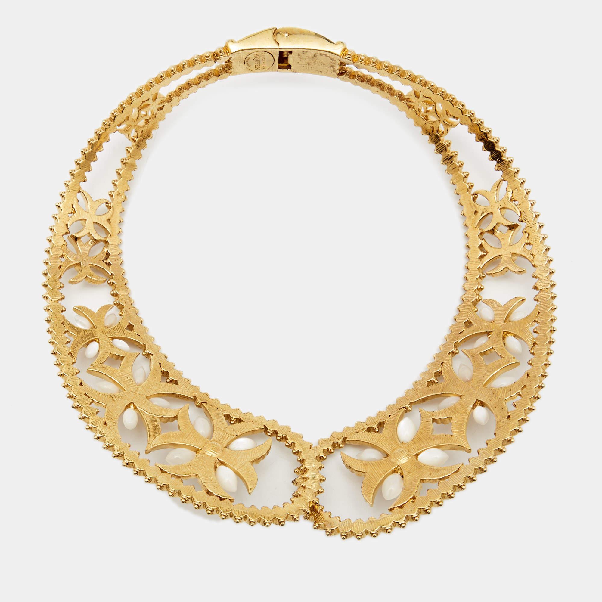 This necklace from Alexander McQueen imparts elegance through its distinctive design. It speaks of impeccable style and ultimate luxury. Flaunt your discerning fashion taste by buying this beauty today!

Includes: Original Box, Original Dust Cloth

