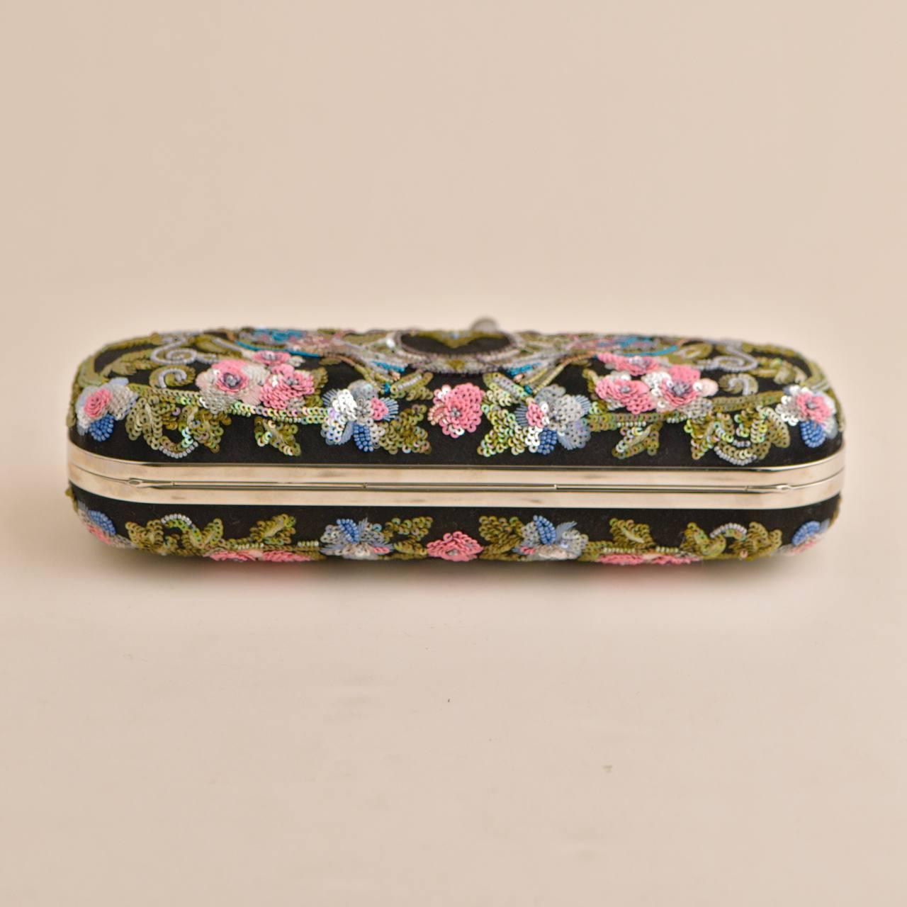 Alexander McQueen Floral-Embroidered Satin Skull Knuckle Clutch Bag In Excellent Condition For Sale In Banbury, GB