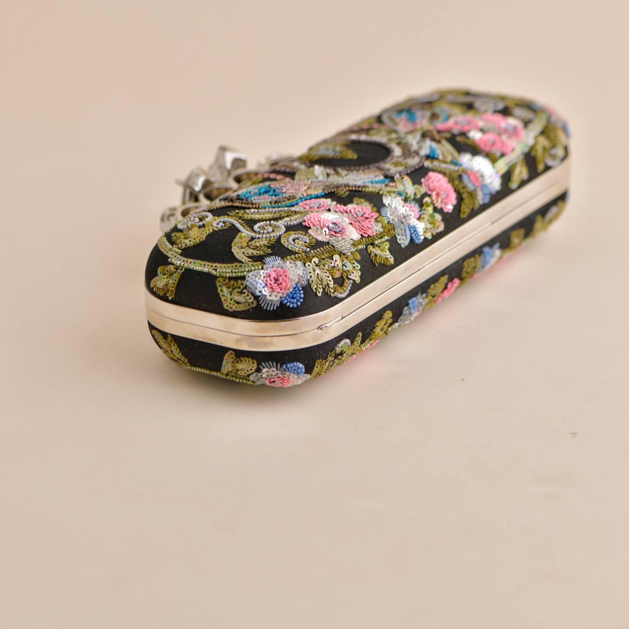 Alexander McQueen Floral-Embroidered Satin Skull Knuckle Clutch Bag For Sale 2