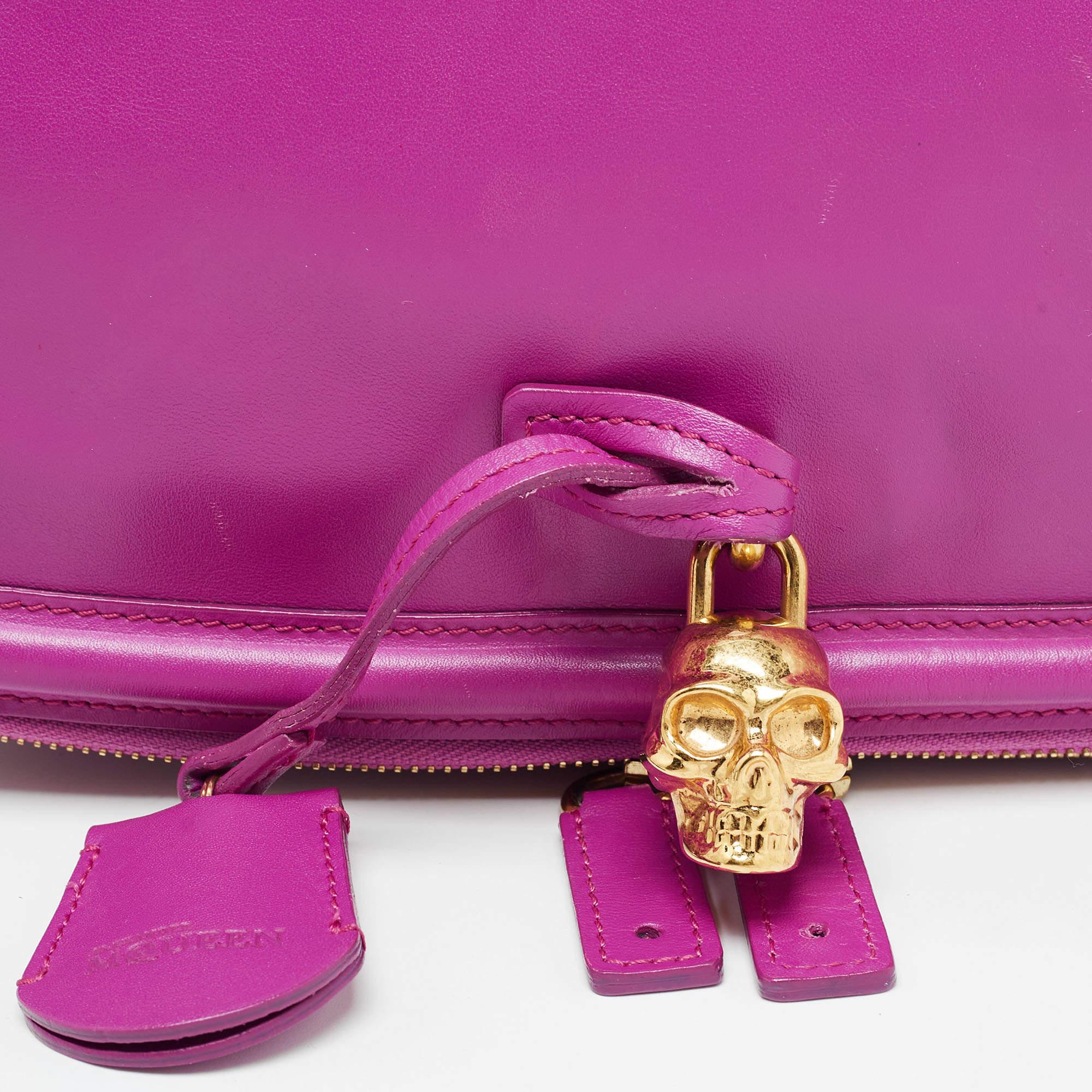 Alexander McQueen Fucshia Leather Skull Padlock Fold Over Clutch For Sale 5