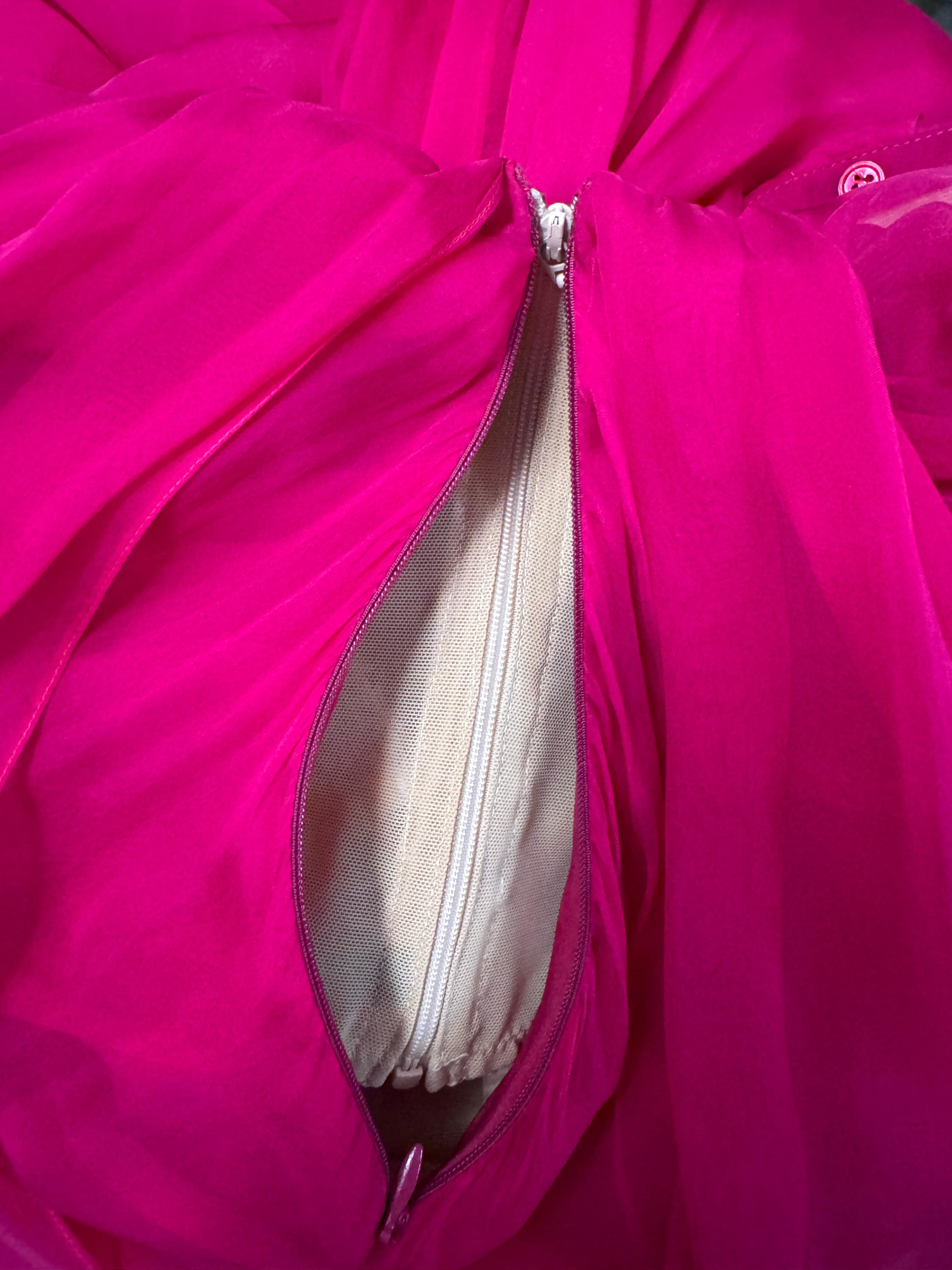 Alexander Mcqueen fushia silk chiffon dress circa 2008 In Excellent Condition For Sale In Eivissa, ES