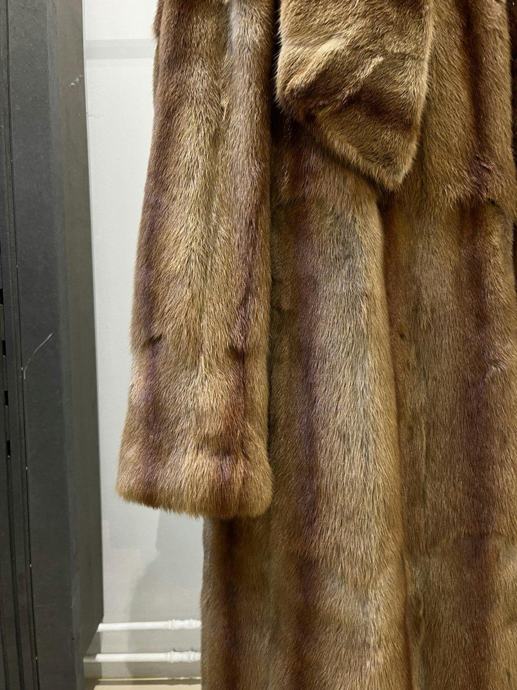Alexander McQueen F/W 2005 Fur Shawl Coat For Sale 7