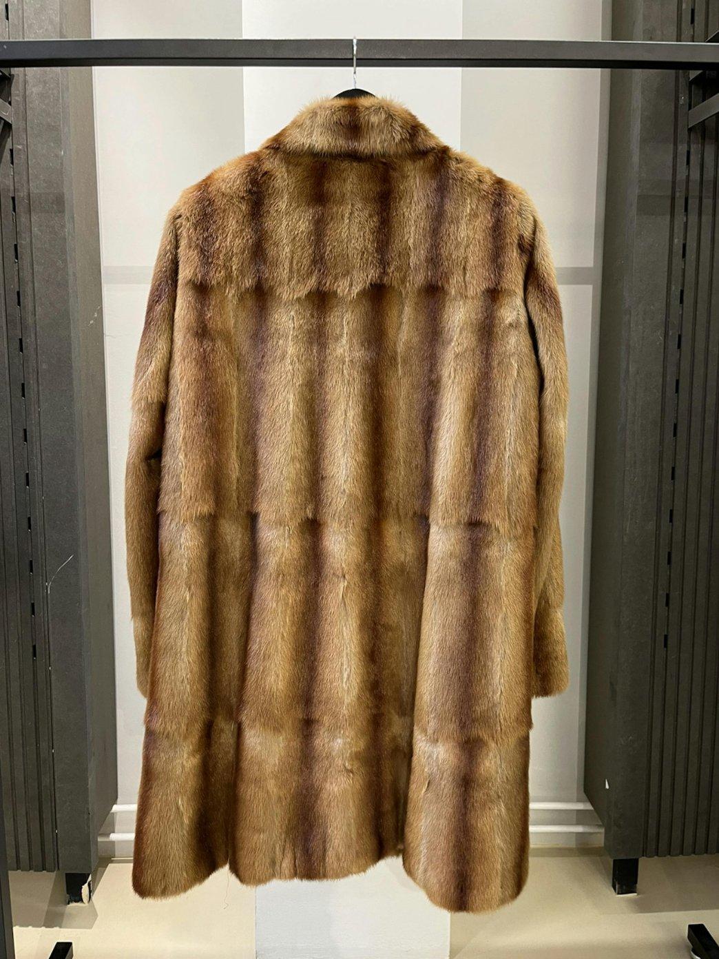 Alexander McQueen
 Fur Shawl Coat
Size IT 42

Absolutely stunning Alexander McQueen fur shawl coat in a size IT 42. From the 2005 fall winter collection. In perfect condition without any flaws. Features a built in shawl. Made in Italy.

