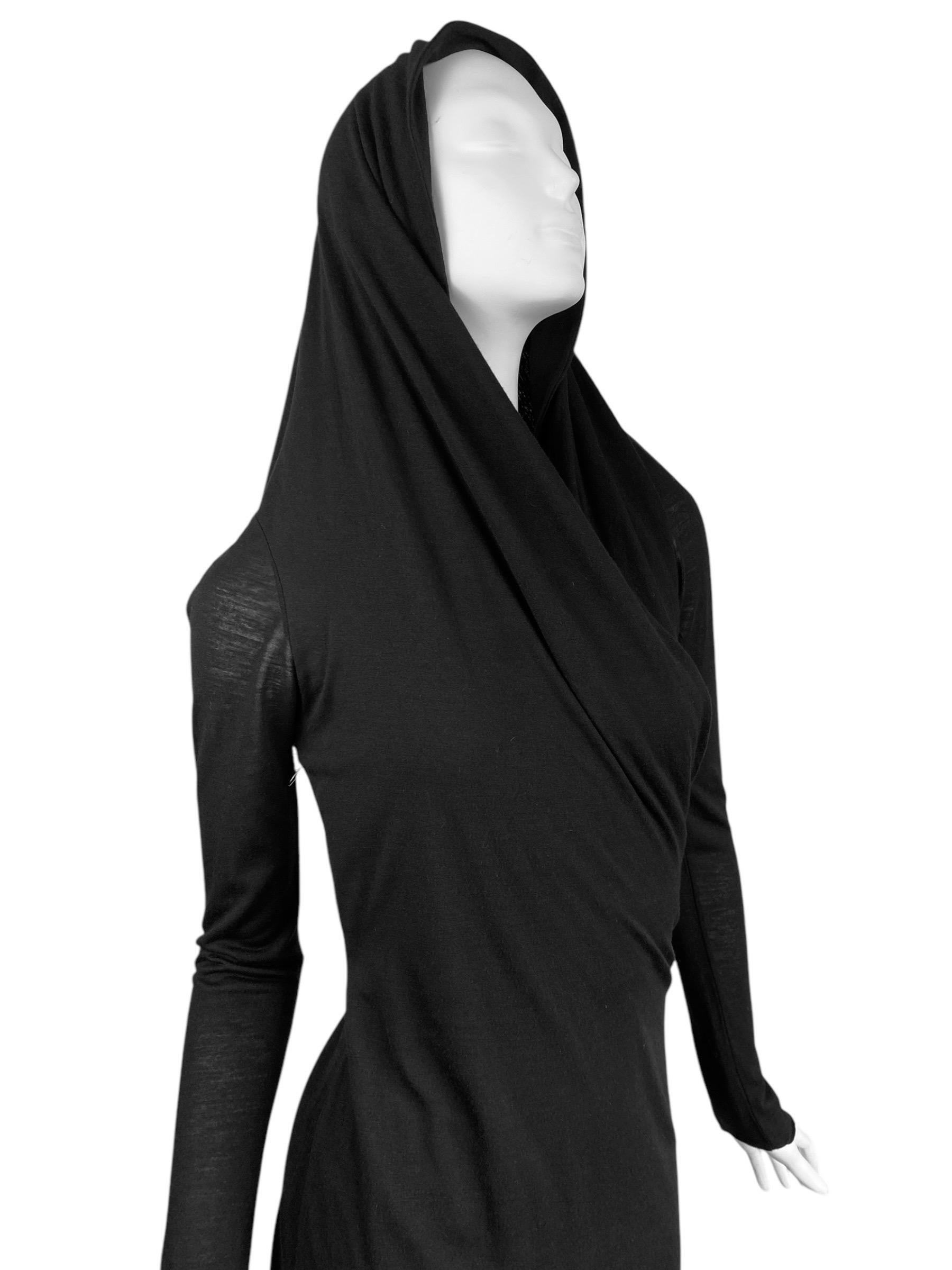 ALEXANDER MCQUEEN fw2008 «THE GIRL WHO LIVED IN A TREE» BLACK HOODED DRESS In Good Condition In PARIS, FR