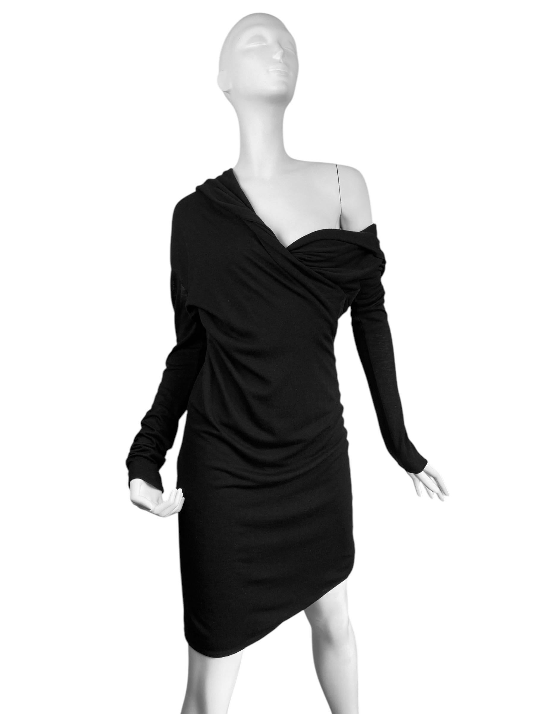 ALEXANDER MCQUEEN fw2008 «THE GIRL WHO LIVED IN A TREE» BLACK HOODED DRESS 2