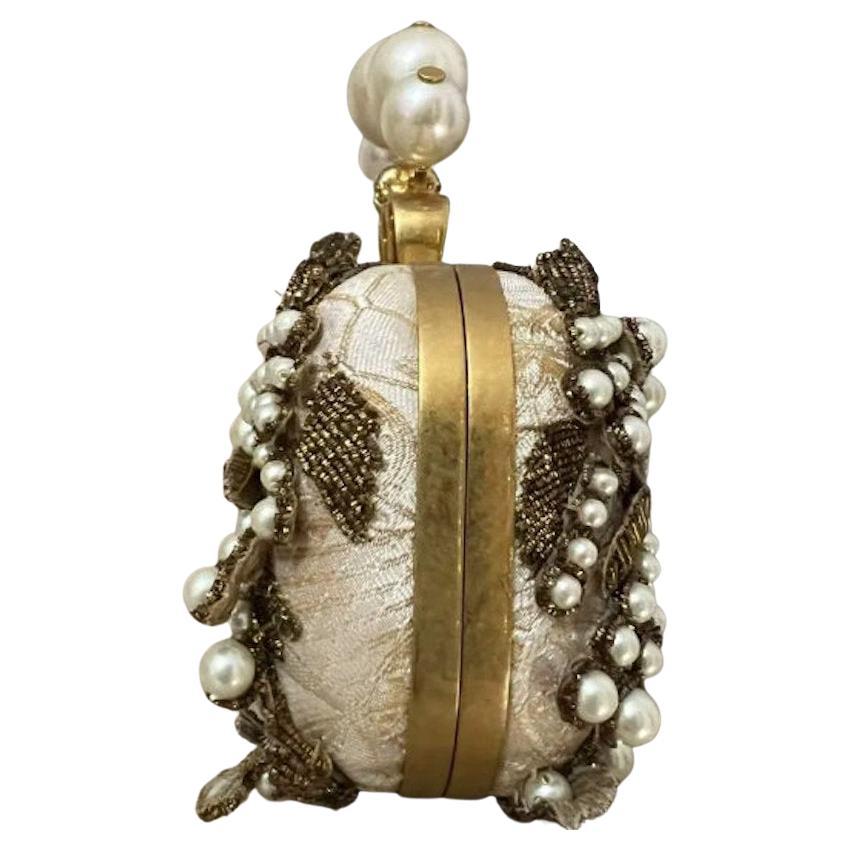 ALEXANDER MCQUEEN Gold Beaded Embroidered Pearl Knucklebox Clutch  Beaded purse
Exterior Material: Faux Pearl		
Exterior Color: Gold Pearl
Closure: Buckle
Bag Height: 4.5