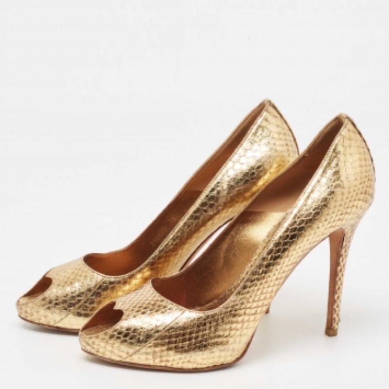 Alexander McQueen - Escarpins peep toes en python gaufré doré Taille 38.5 en vente 3
