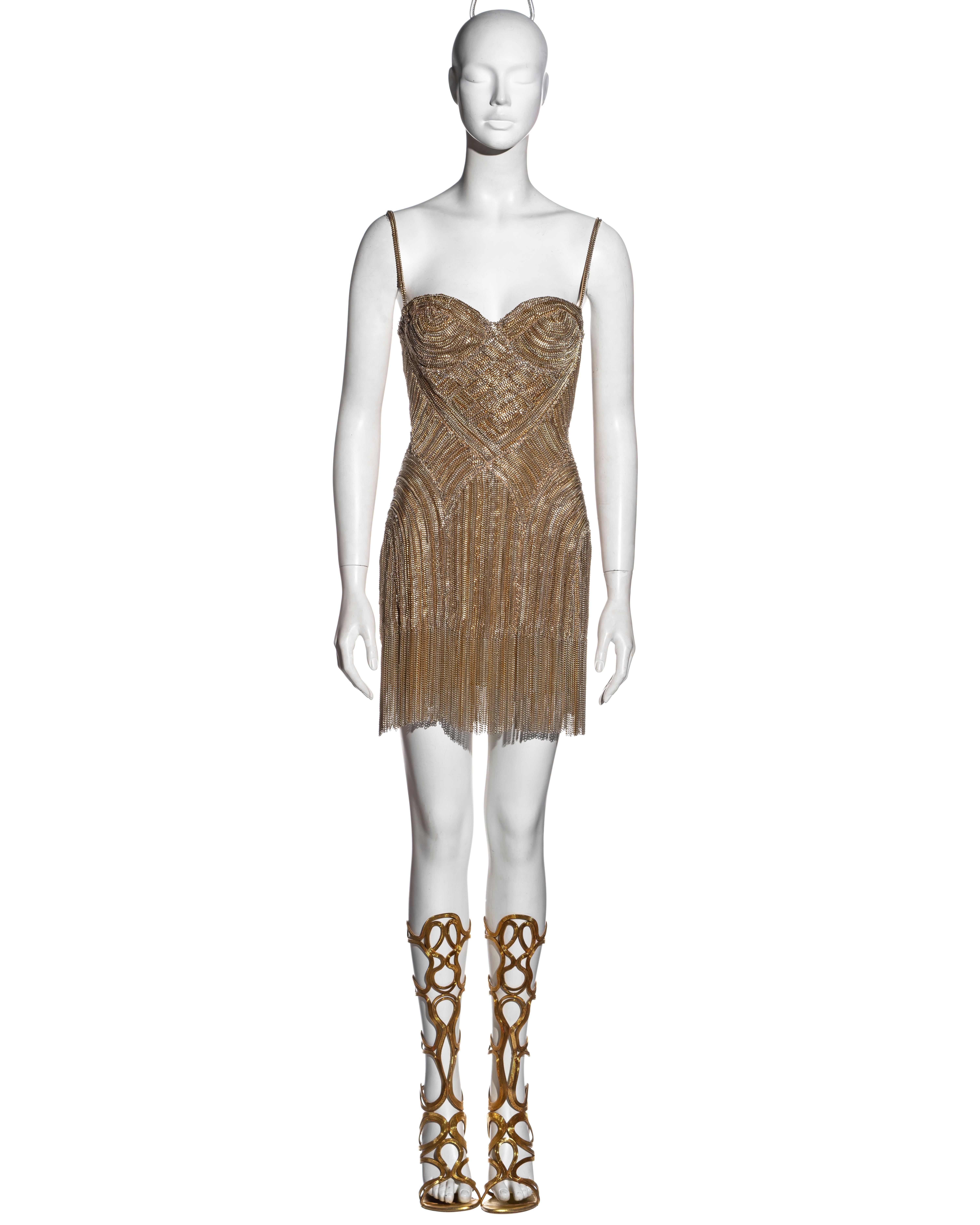 ▪ Rare Alexander McQueen gold metal chain evening mini dress
▪ Gold and silver metal chain embroidery 
▪ Heavy weight
▪ Chain tassel trim 
▪ Built-in corset and bra
▪ IT 40 - FR 36 - UK 8 - US 4
▪ Spring-Summer 2006
▪ Made in Italy
▪ Shoes sold