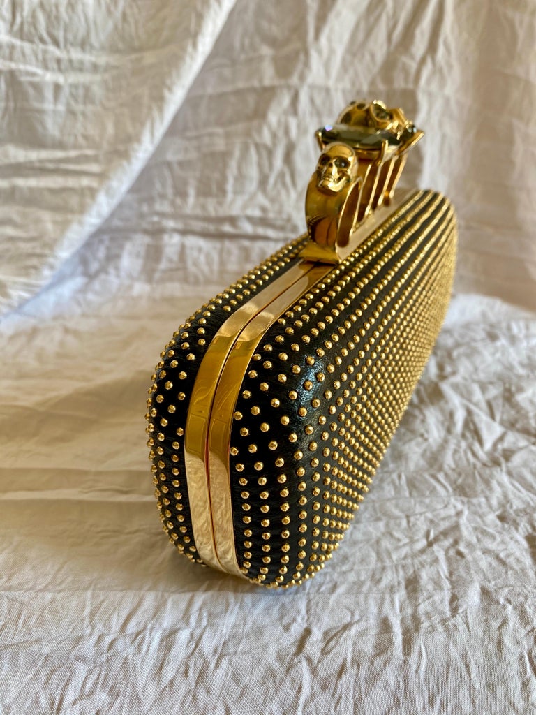 Alexander McQUEEN クラッチバッグ (ゴールド) Women's Knuckle Clutch in Gold | Alexander McQueen US