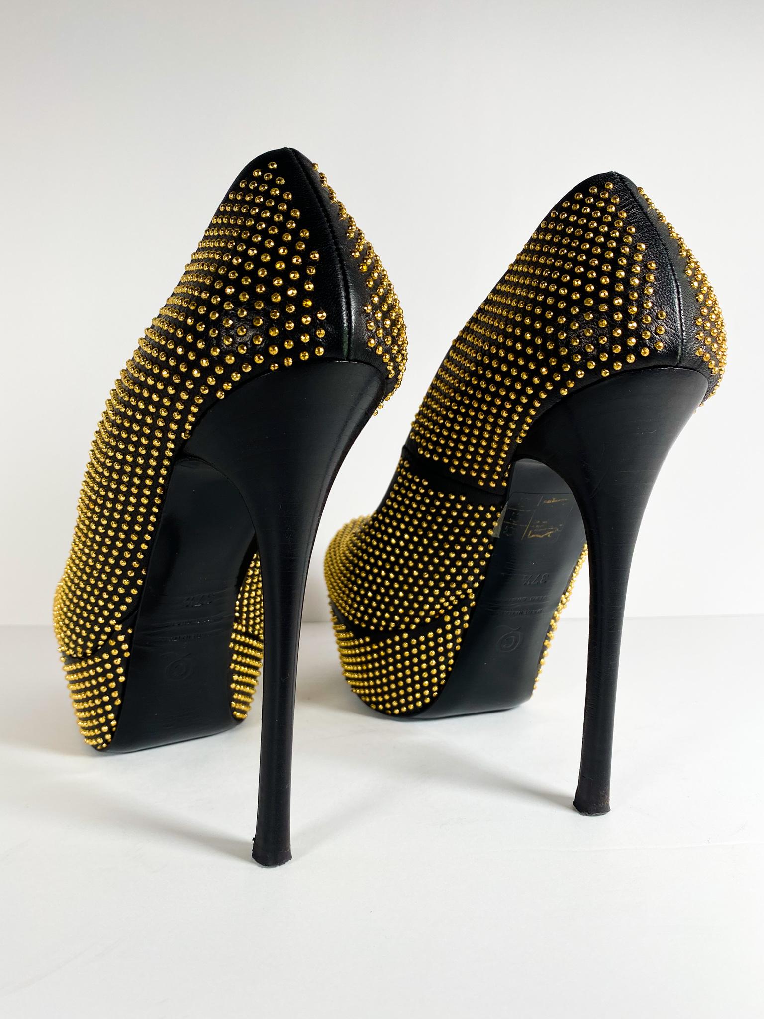 Women's Alexander McQueen Gold Studded Leather Pumps For Sale