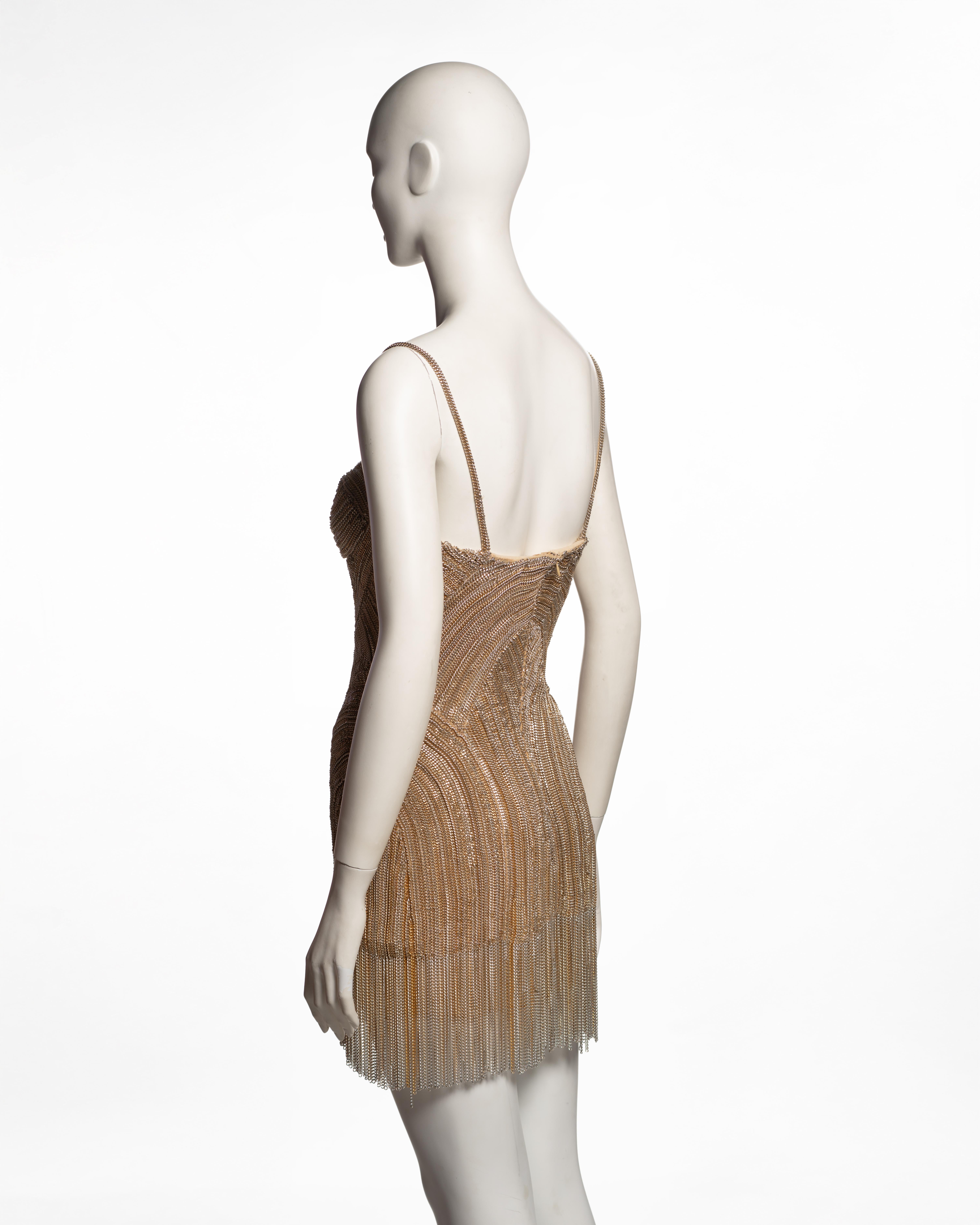 Mini abito con catena dorata di Alexander McQueen, SS 2006 in vendita 9