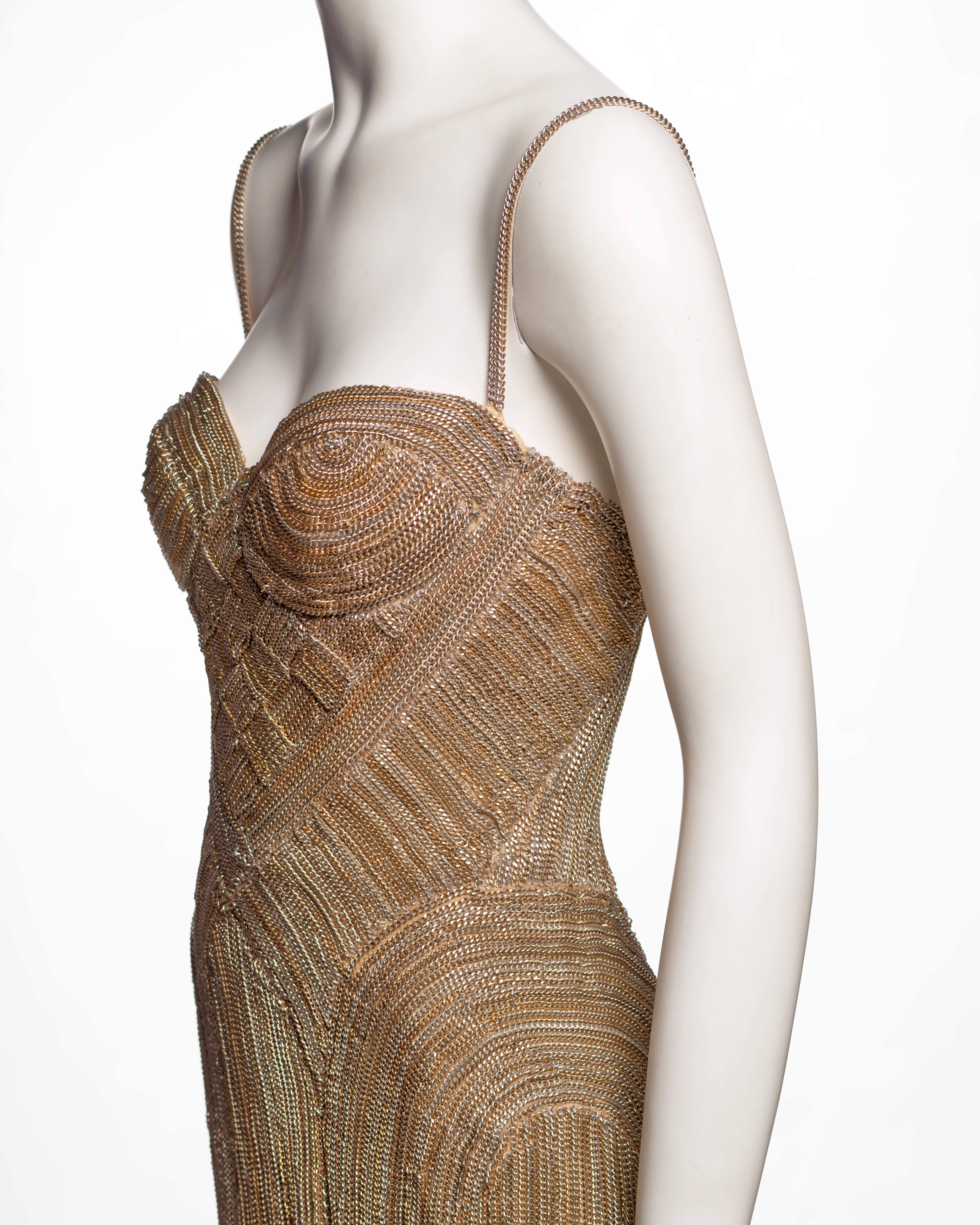 Mini abito con catena dorata di Alexander McQueen, SS 2006 in vendita 11