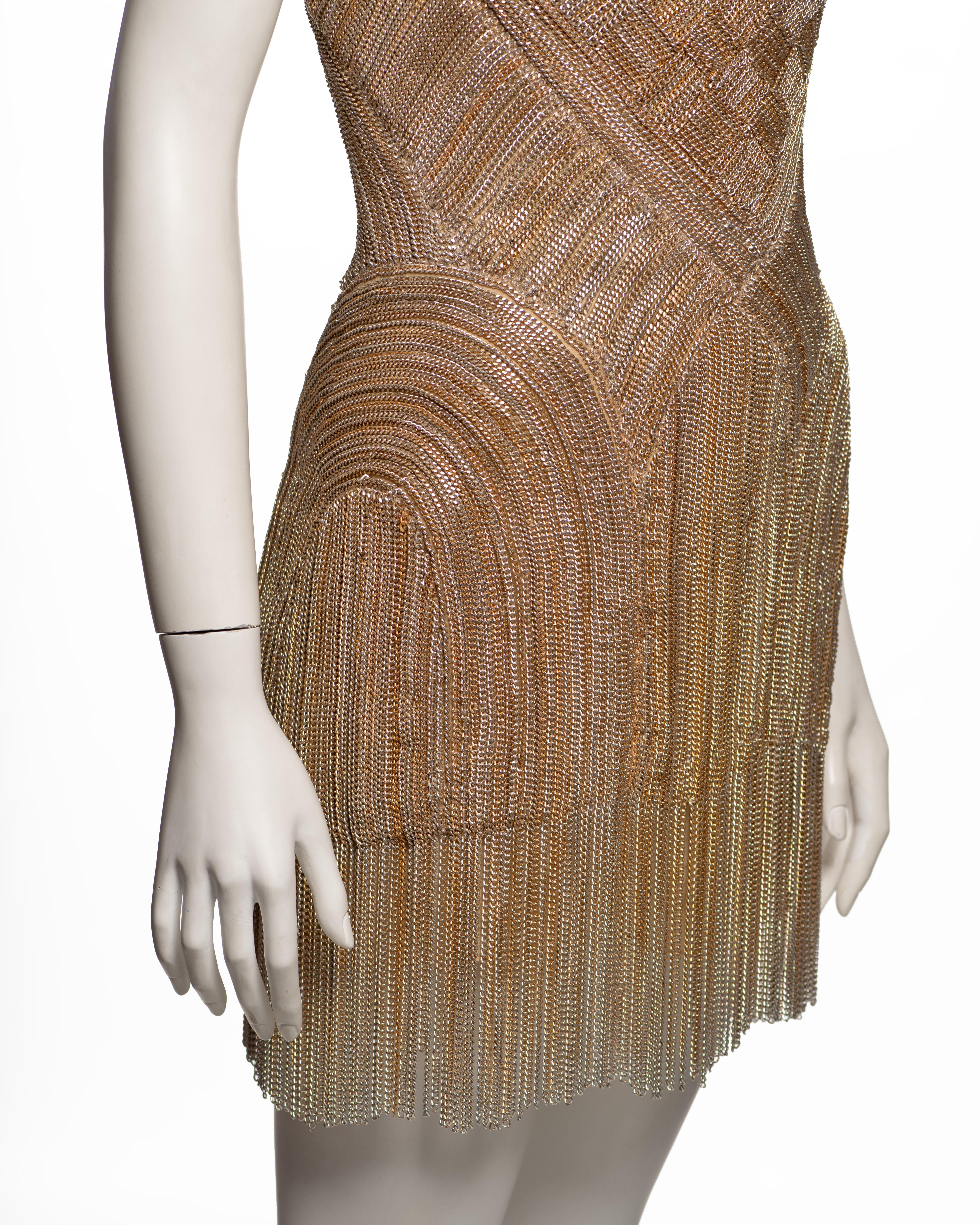 Mini abito con catena dorata di Alexander McQueen, SS 2006 in vendita 5