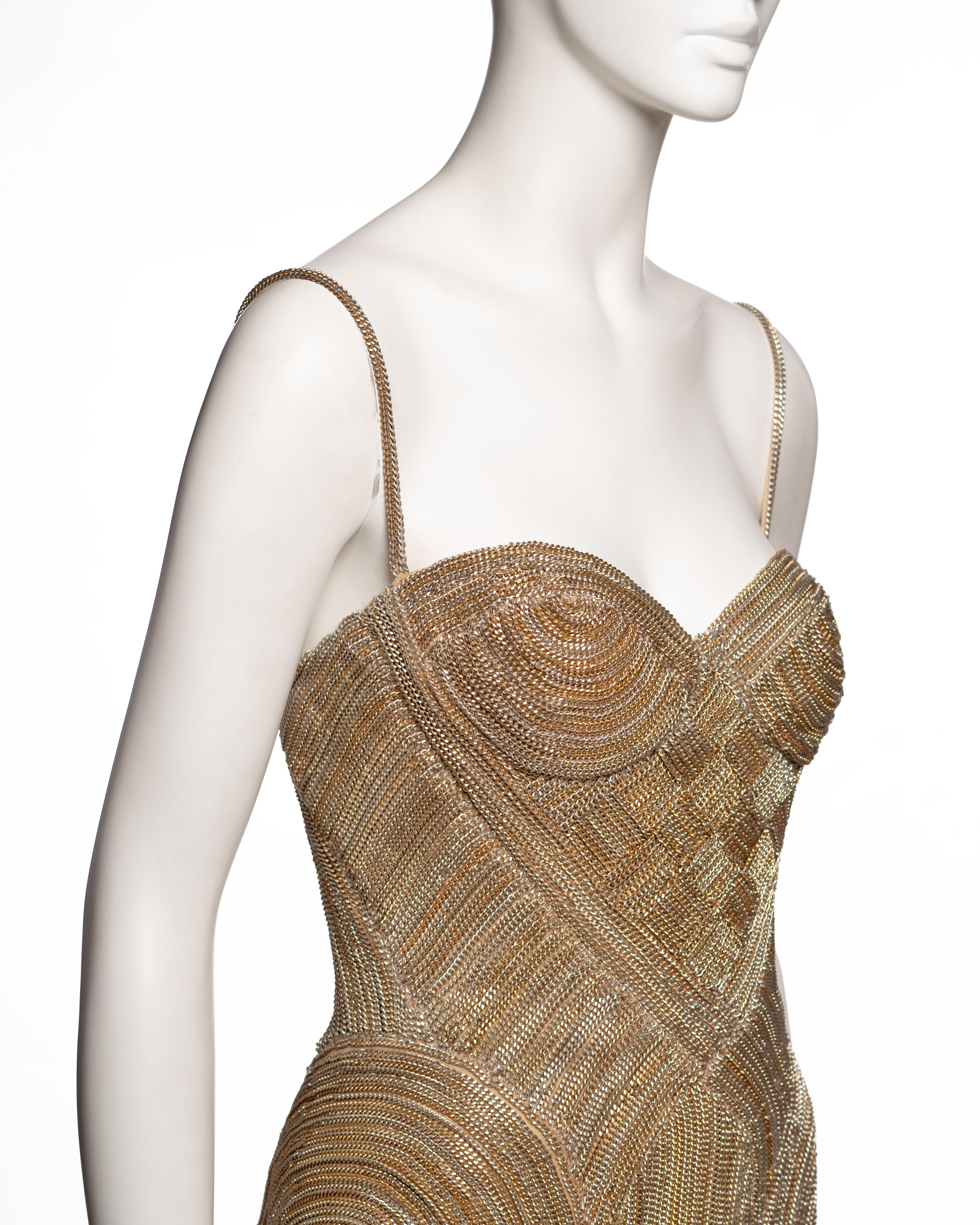 Mini abito con catena dorata di Alexander McQueen, SS 2006 in vendita 4