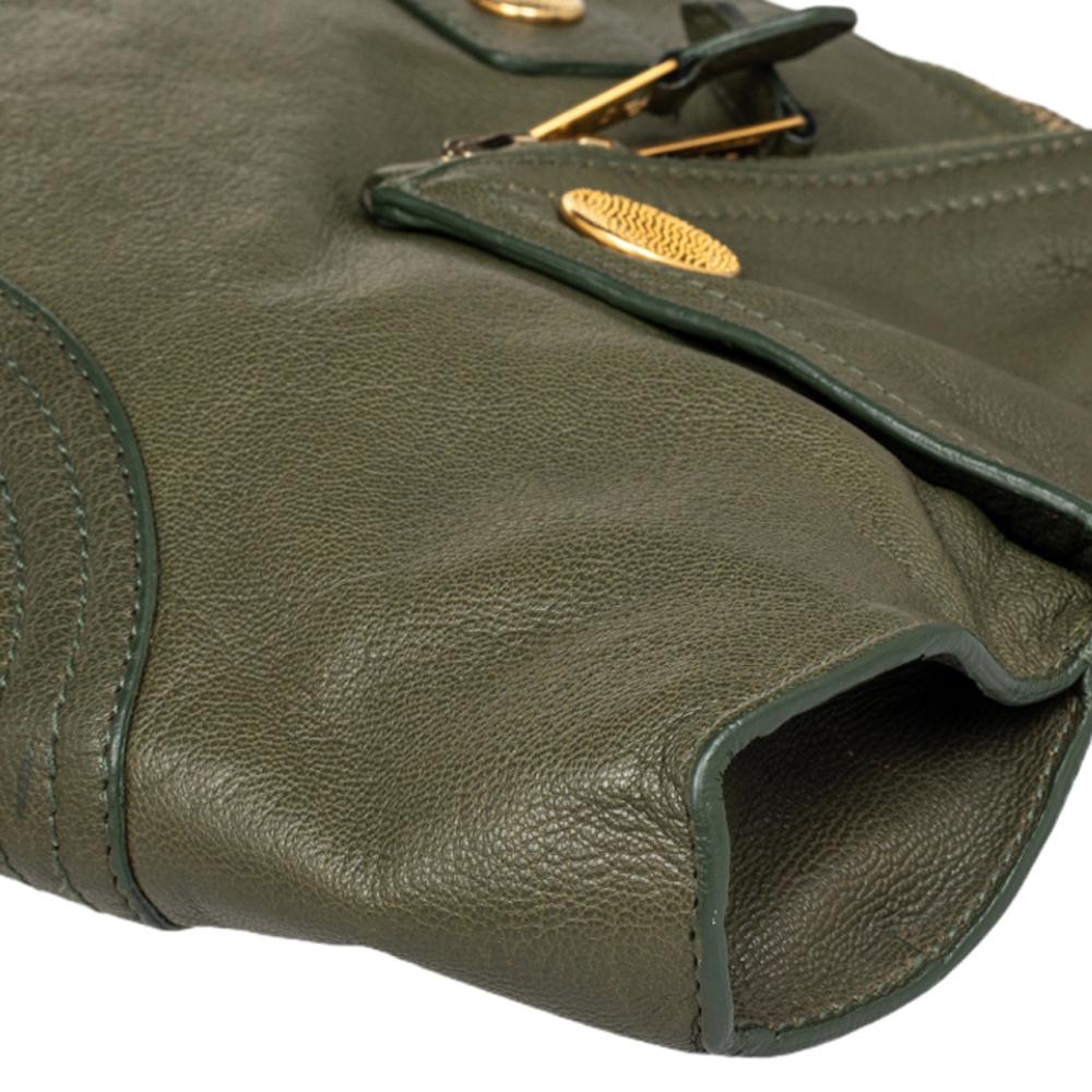 Alexander McQueen Green Leather De Manta Clutch In Good Condition In Dubai, Al Qouz 2