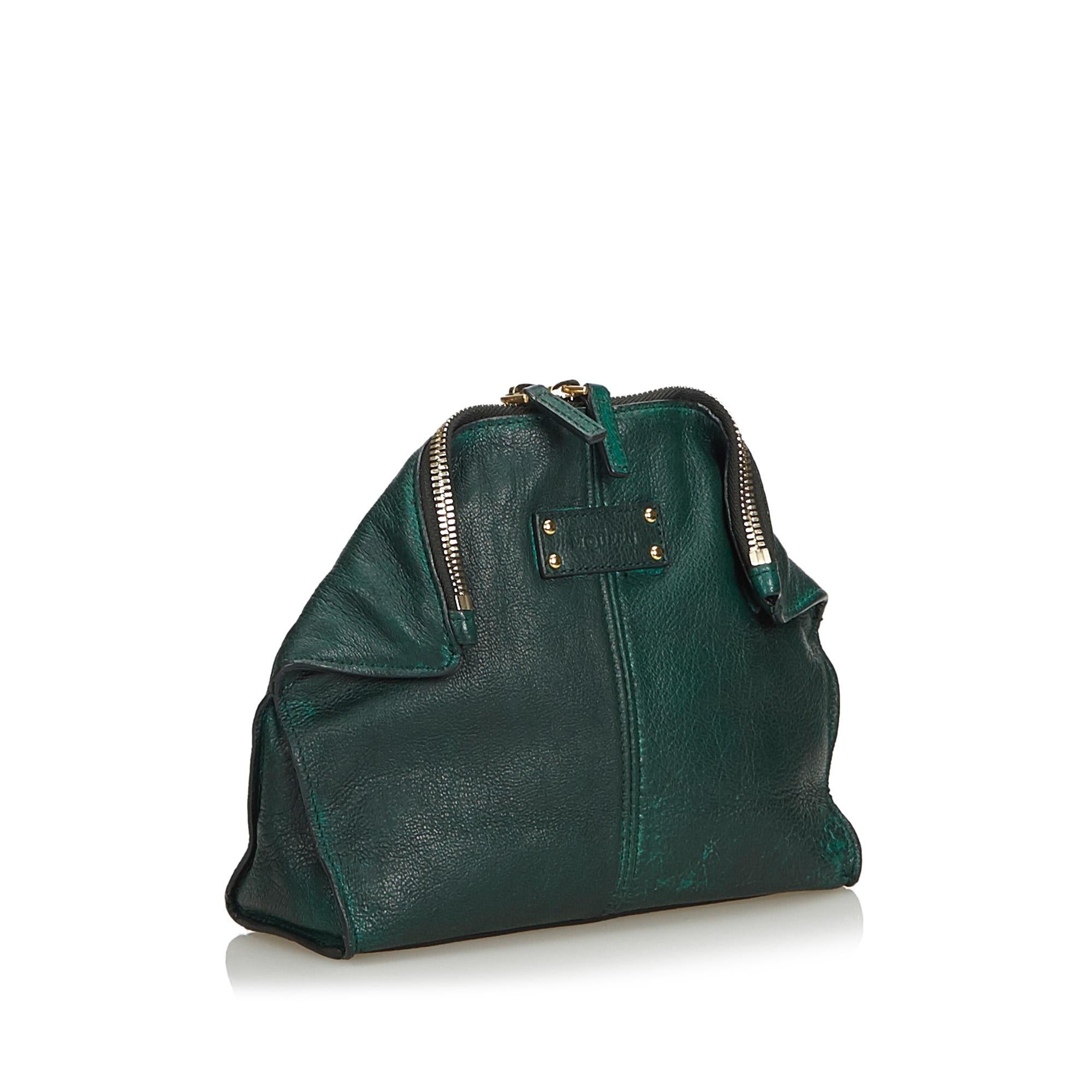 The De Manta Union clutch features a leather body, a two way top zip closure, and snap-over front corners. It carries as B+ condition rating.

Inclusions: 
This item does not come with inclusions.

Dimensions:
Length: 18.00 cm
Width: 20.50 cm
Depth:
