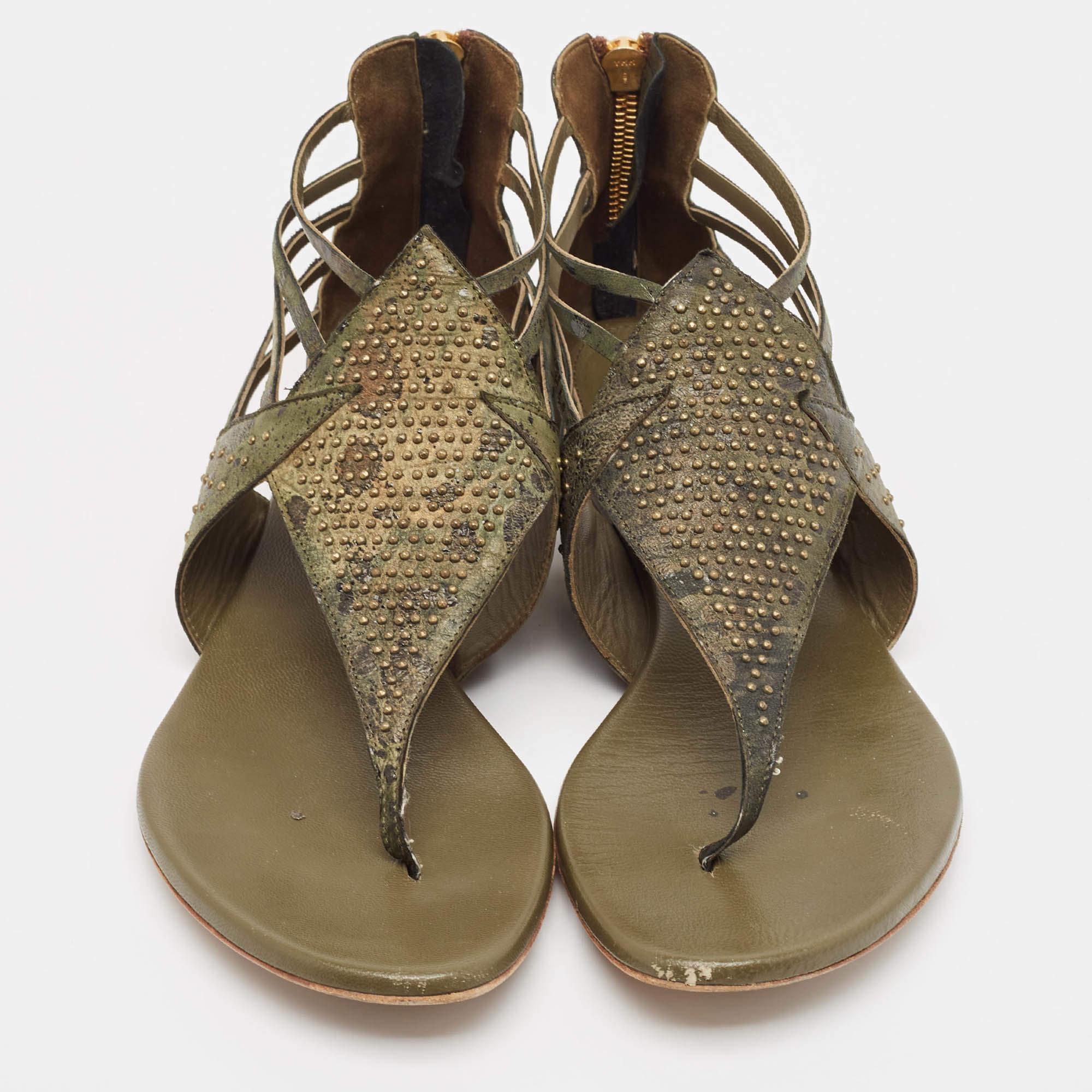 Marron Alexander McQueen - Sandales plates en cuir vert, taille 38 en vente