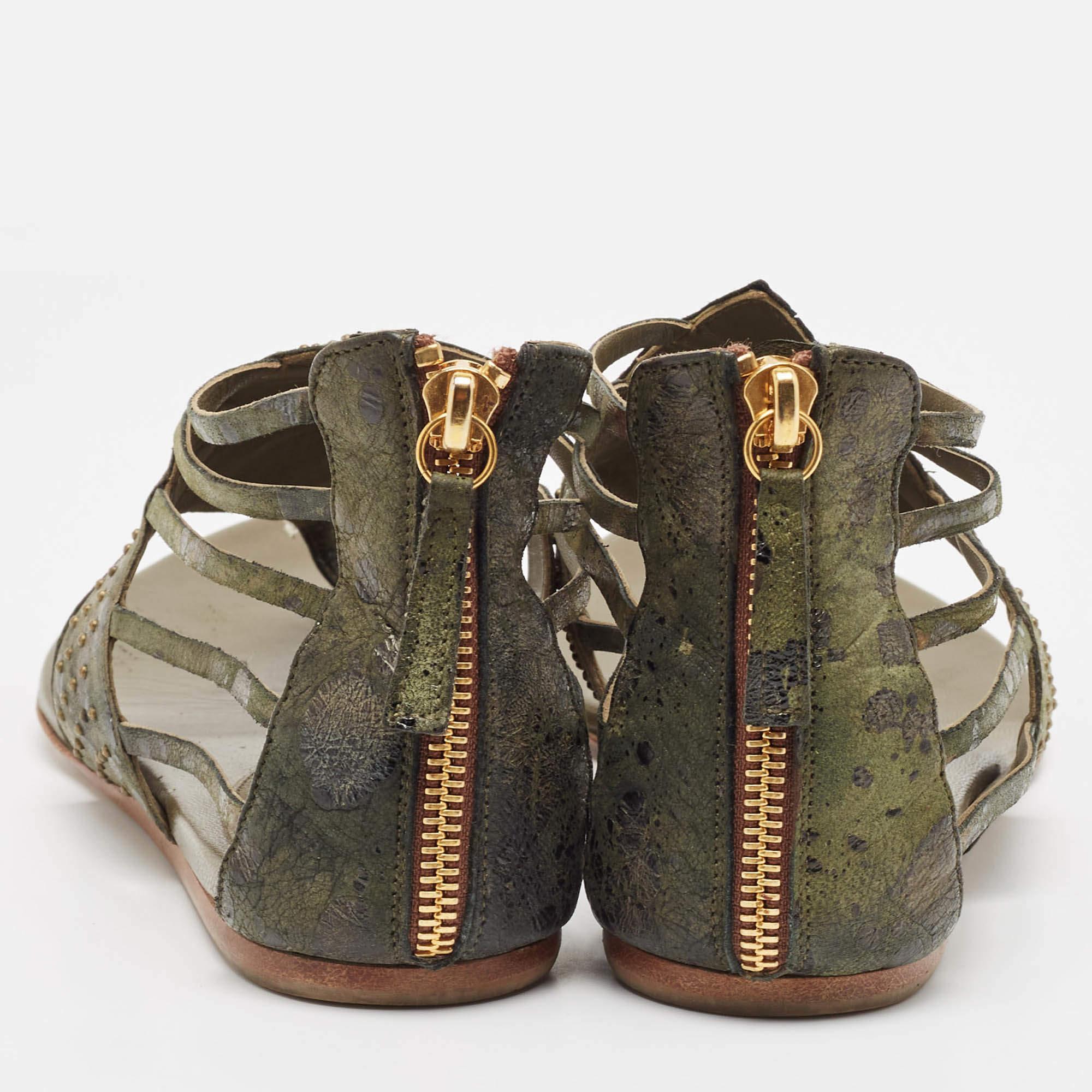 Alexander McQueen - Sandales plates en cuir vert, taille 38 Pour femmes en vente