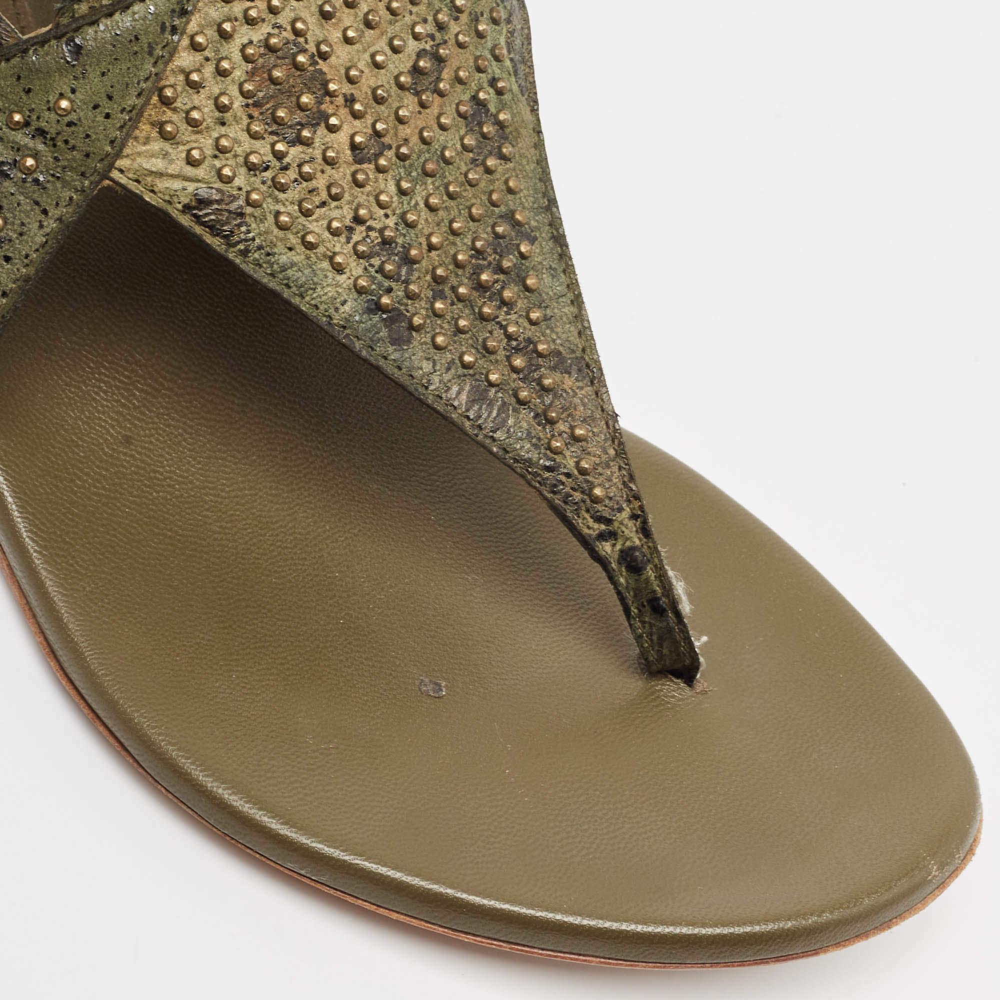 Alexander McQueen - Sandales plates en cuir vert, taille 38 en vente 2