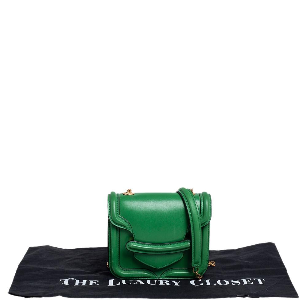 Alexander McQueen Green Leather Mini Heroine Chain Crossbody Bag In Good Condition In Dubai, Al Qouz 2