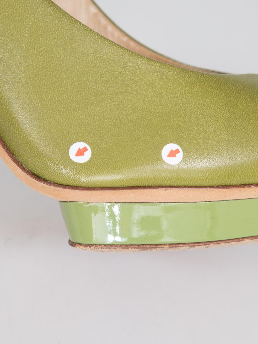 Alexander McQueen - Escarpins cloutés en cuir vert - Taille IT 39 en vente 4