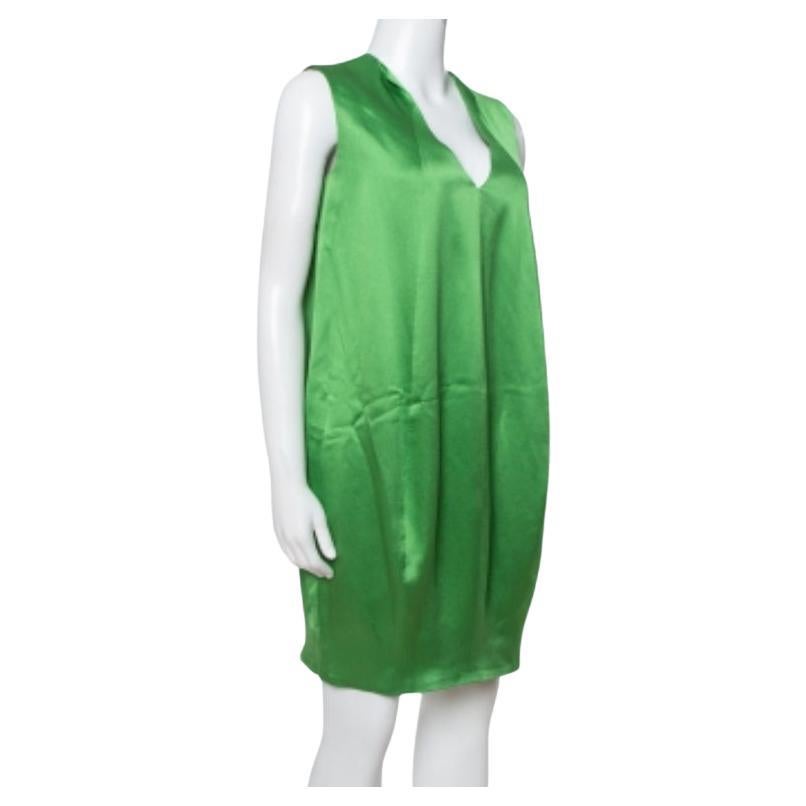 Make an impressive style statement with this stunning outfit from the house of Alexander McQueen. This versatile green dress offers you the utmost comfort blended with sophistication. Flawlessly designed in a premium quality satin, this stunning