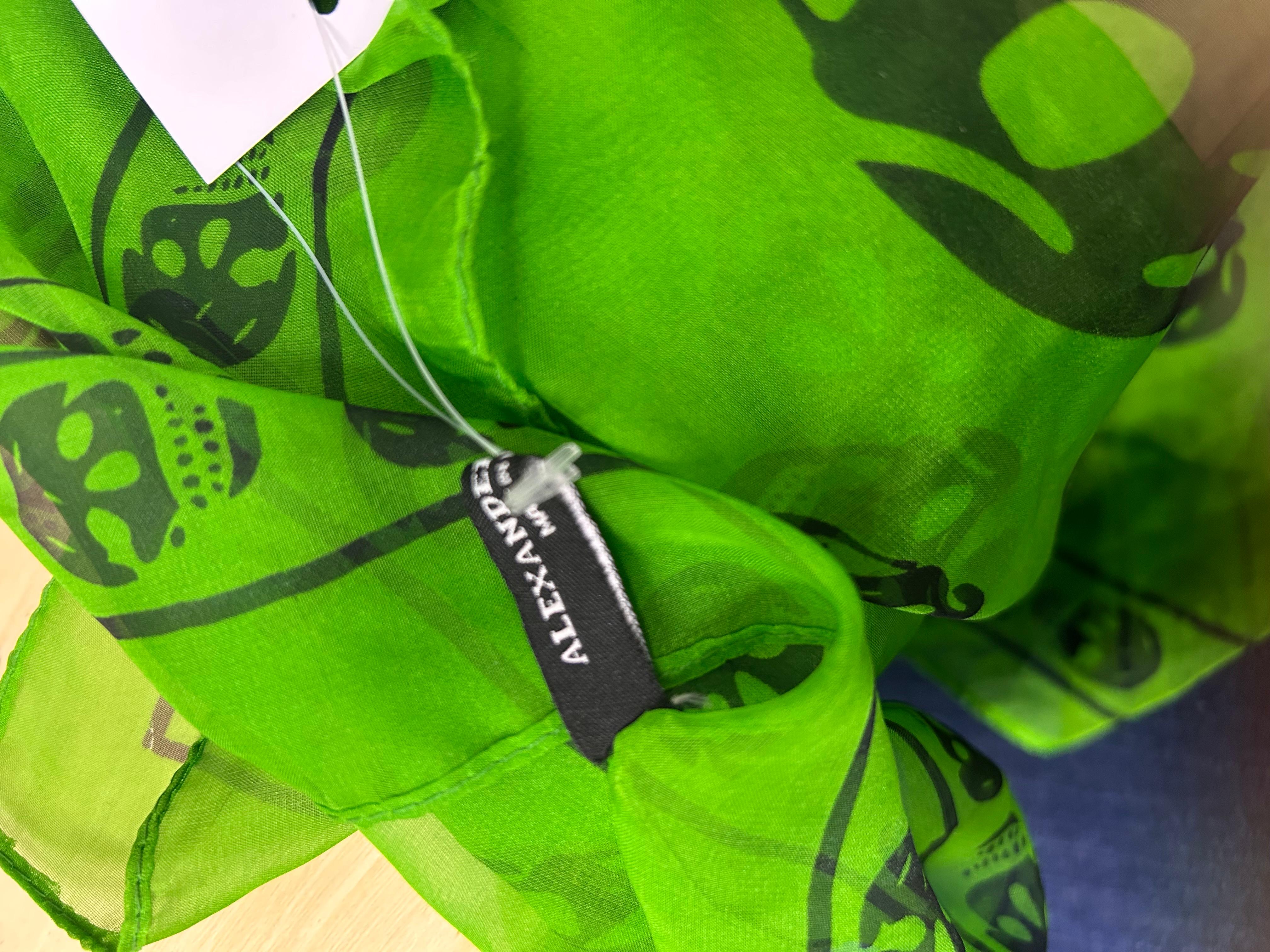 Alexander McQueen Green Skull Printed Scarf. In Good Condition In Amman, JO