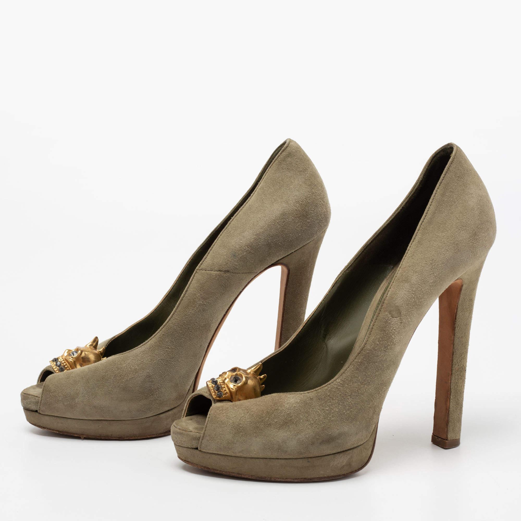 If youre someone who has a love for things that are edgy and unique then Alexander McQueens designs are perfect for you. These McQueen pumps are anything but dull. Luxuriously crafted from suede they feature crystal embellished gold tone skull