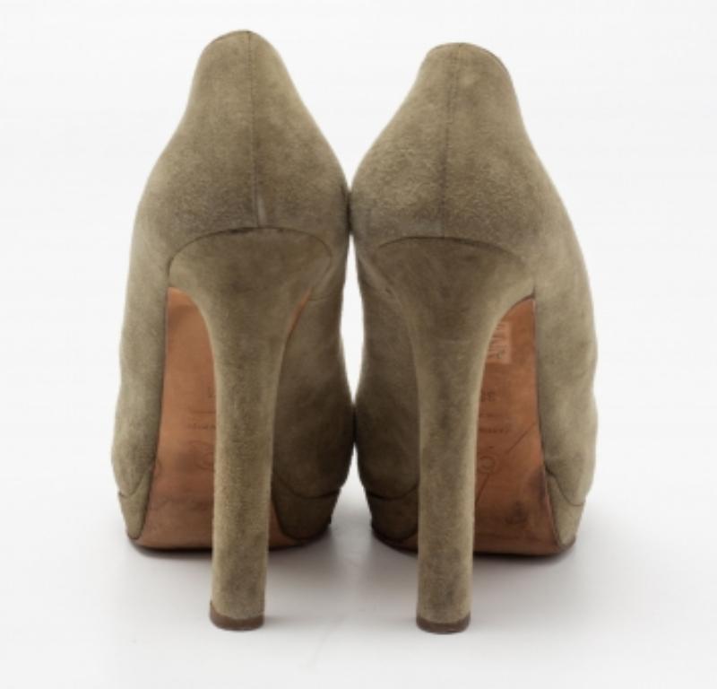 Alexander McQueen Green Suede Crystal Embellished Skull Peep Toe Pumps Size 38.5 For Sale 1