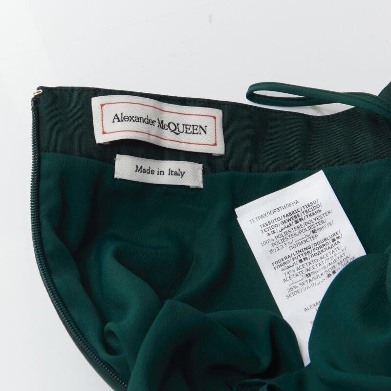ALEXANDER MCQUEEN Jupe midi évasée à empiècements en taffetas vert avec surpiqûres IT36 XS en vente 4