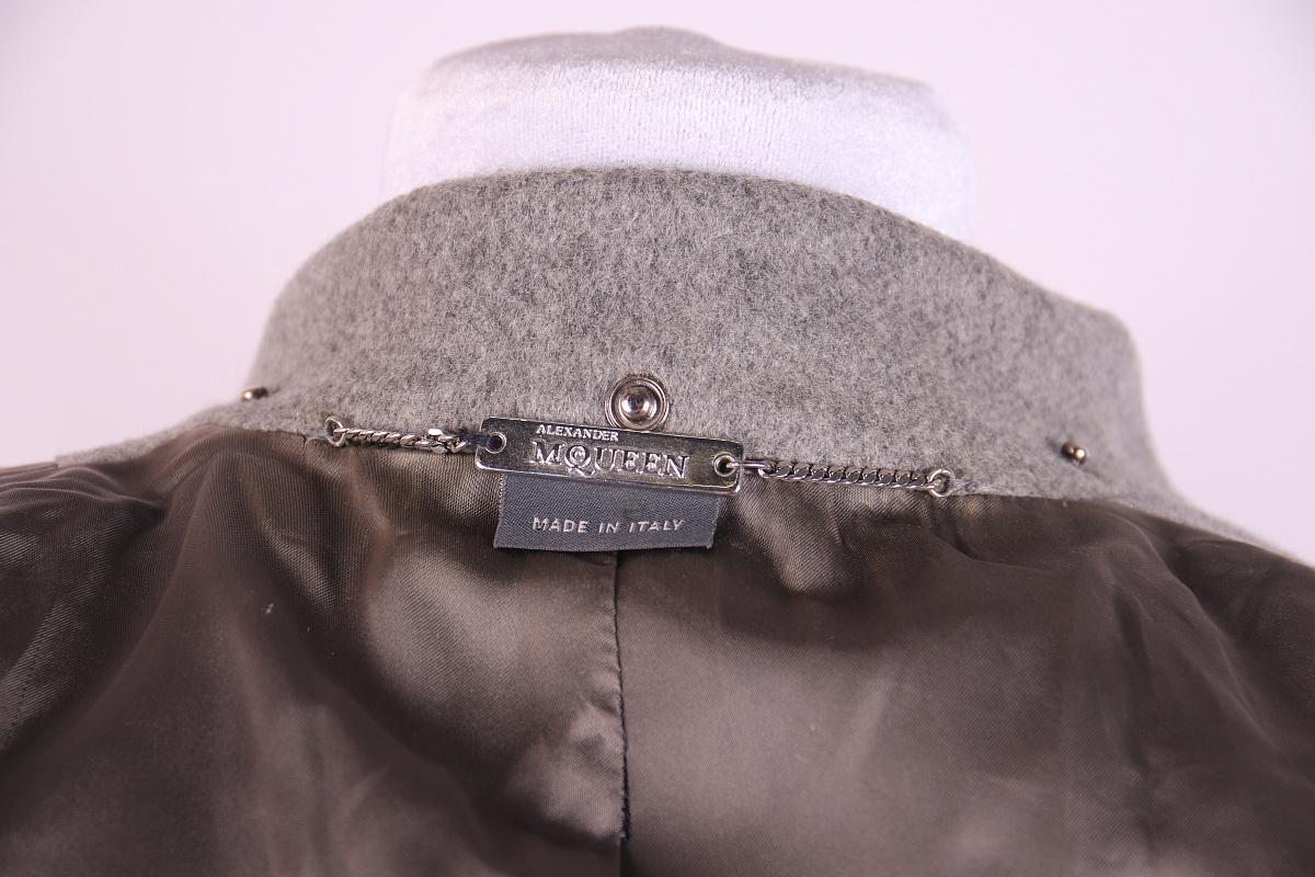 Alexander McQueen Grey Cashmere Coat In Good Condition For Sale In Алматинский Почтамт, KZ